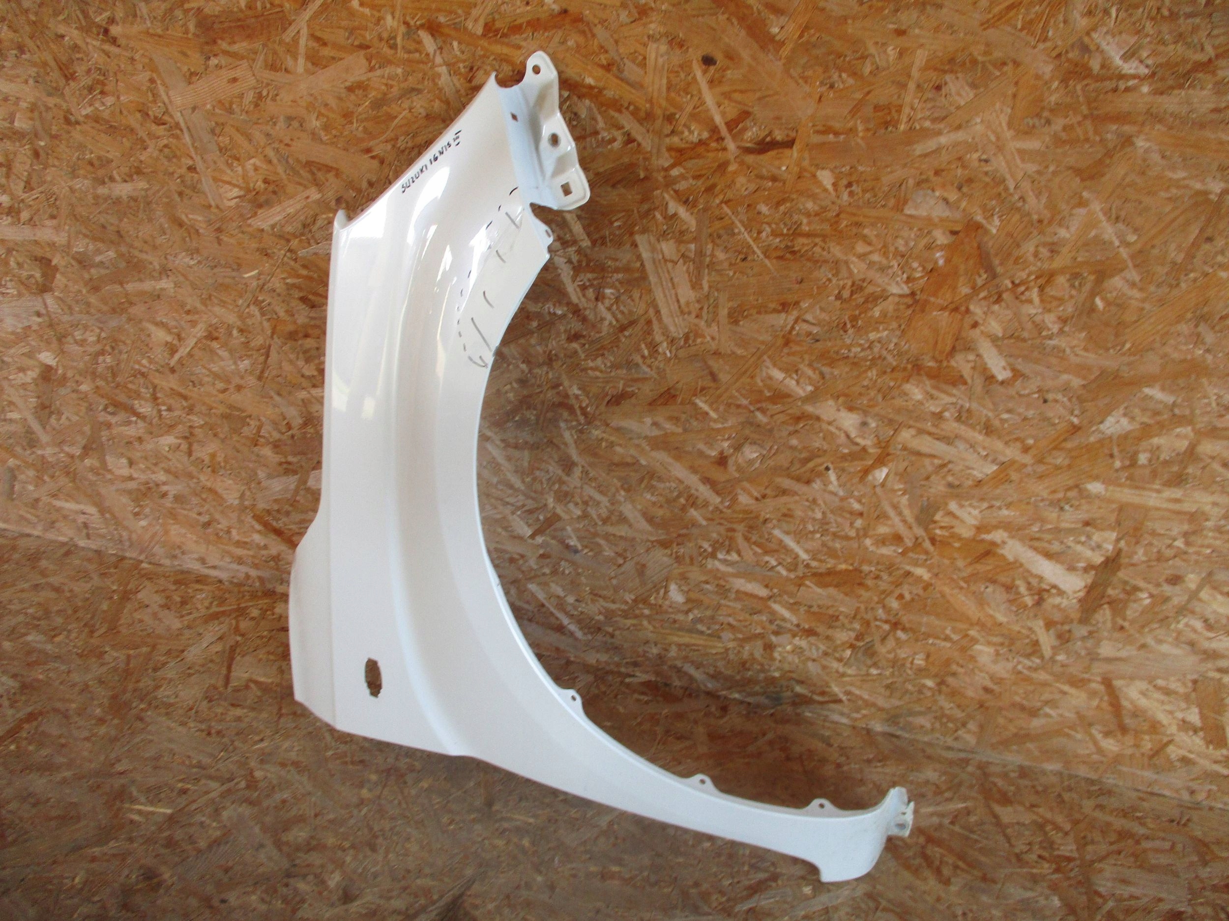 fender front front right SUZUKI IGNIS III