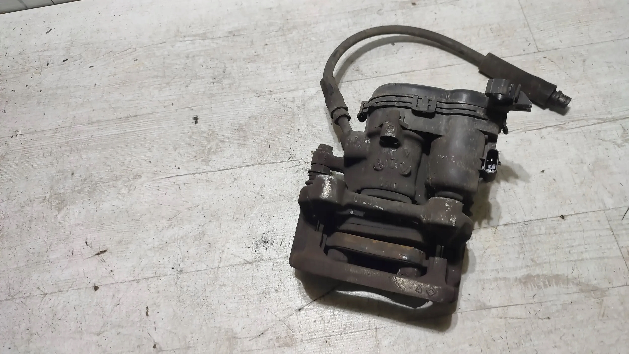 Mercedes-Benz A-classa W176 17r. 1.5cdi rear part side left caliper