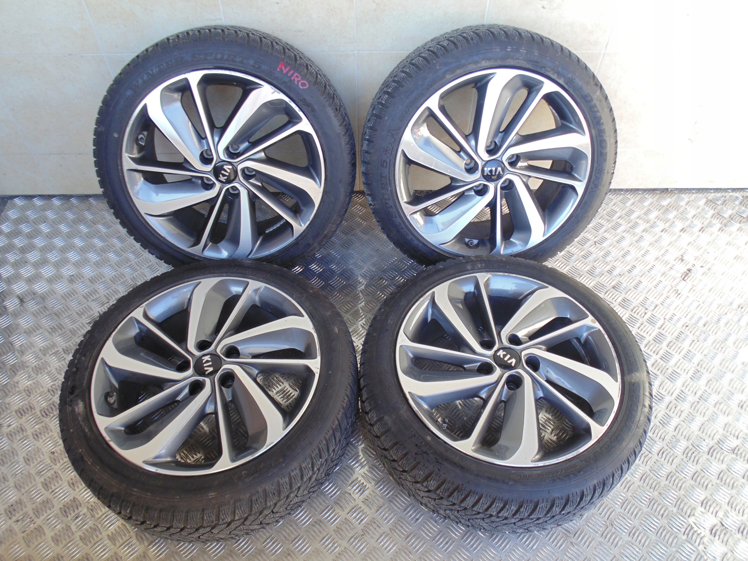 ДИСКИ КОЛЕСА ЗИМА DUNLOP 225 / 45 / 18 KIA NIRO