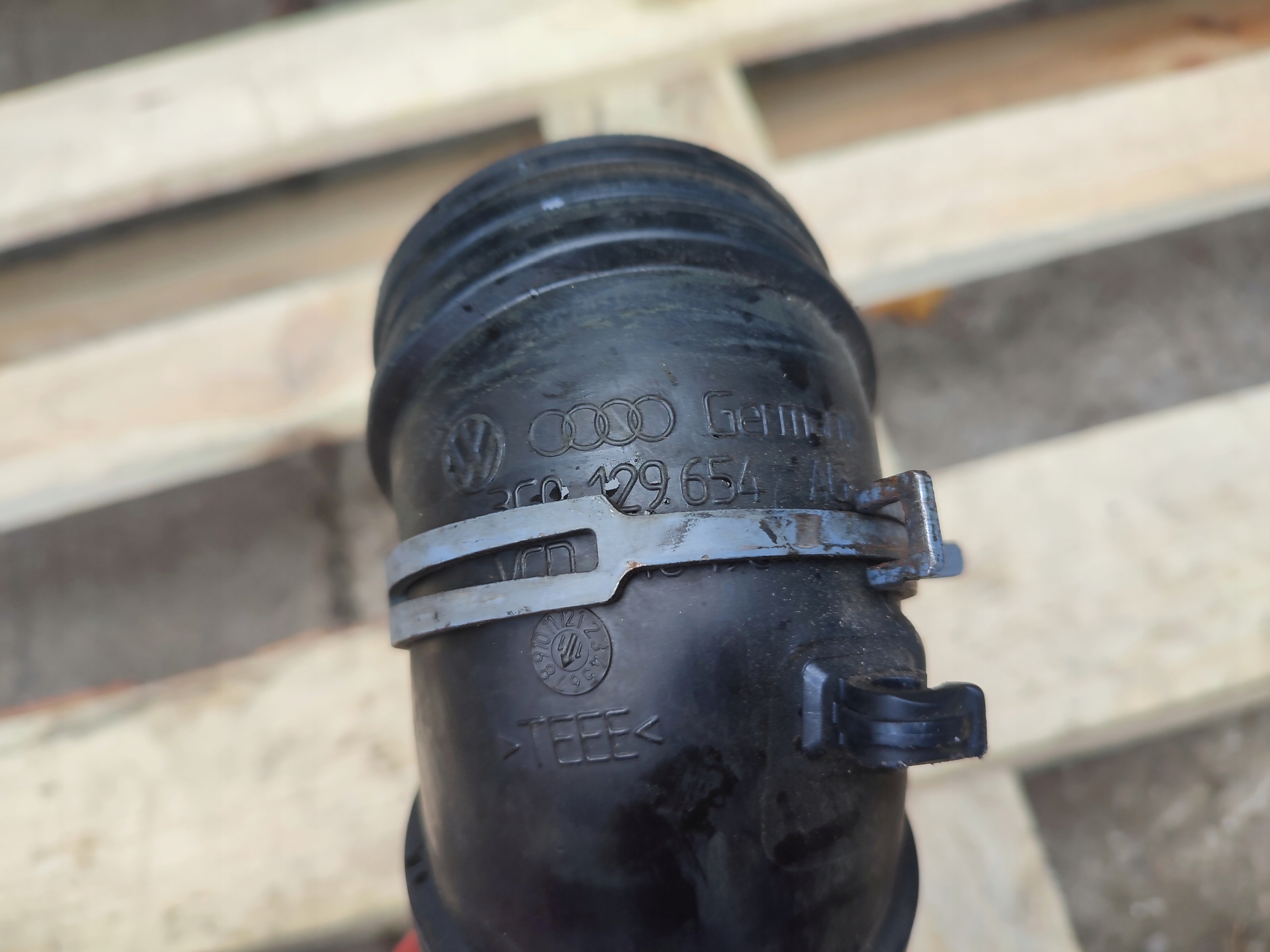 trouba hadice intercoolera VW AUDI SKODA 1.6 TDI 3C0129654AG