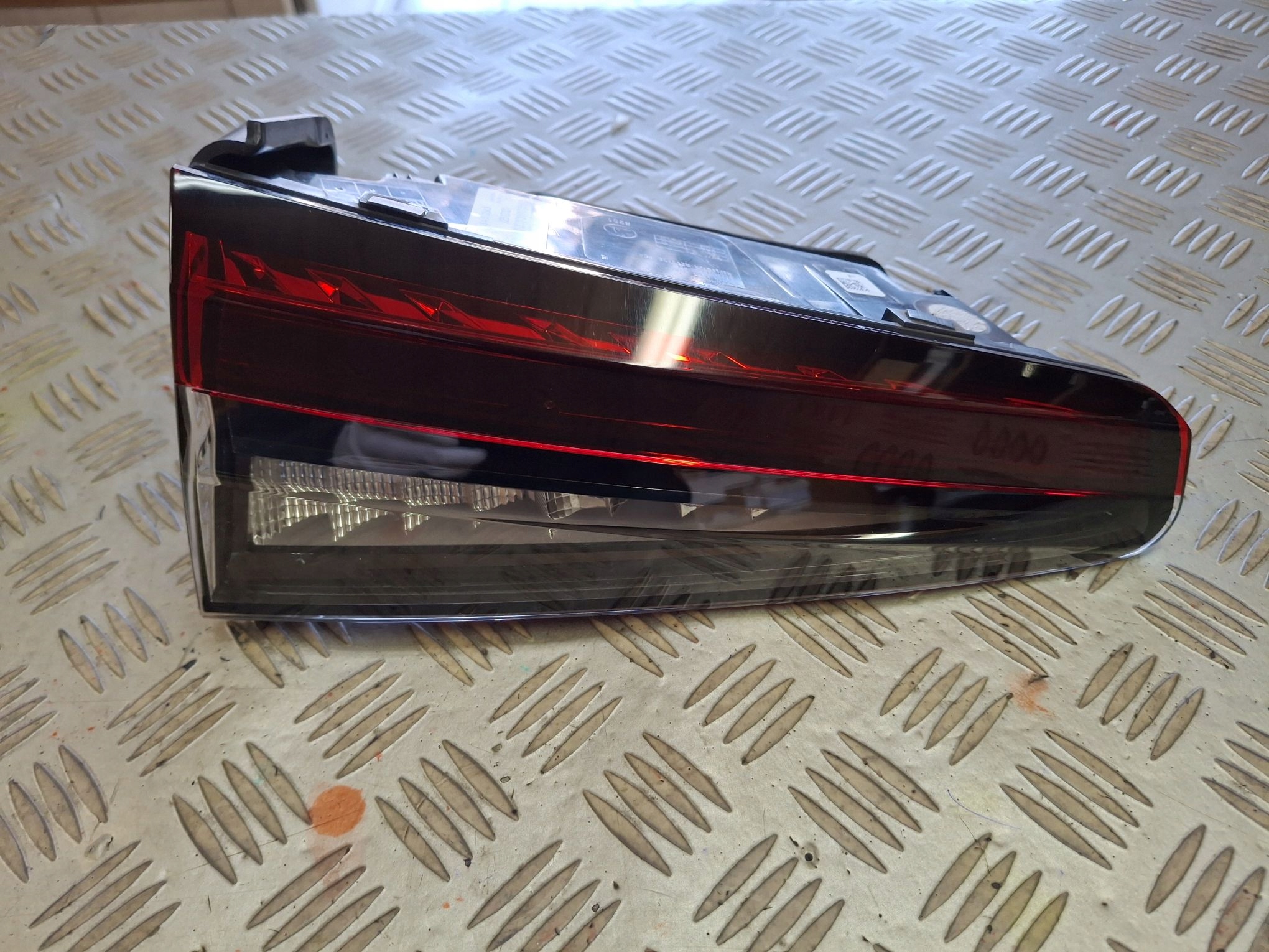 light rear left for the bonnet LED SKODA SUPERB IV 2023R->