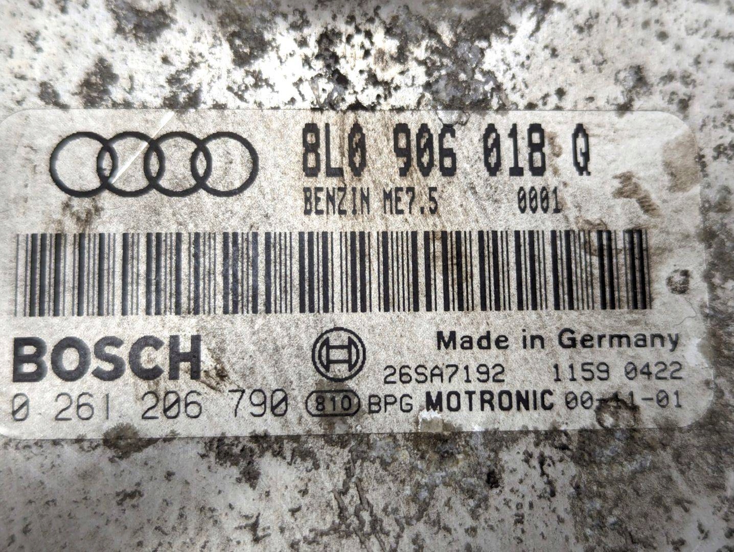 running board startowy Audi TT 8N 2001 8L0906018Q