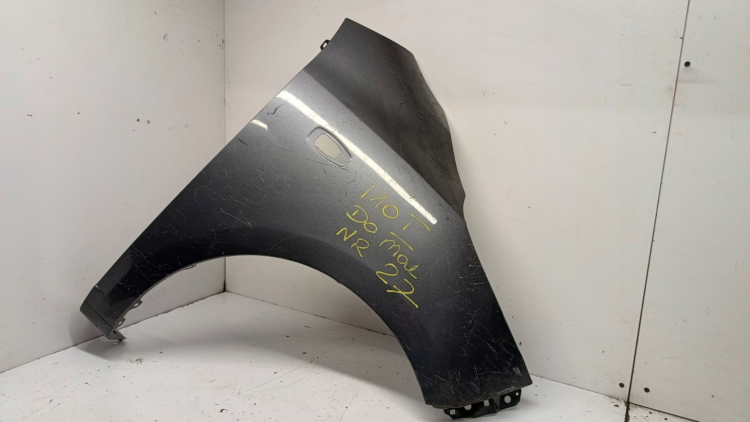 HYUNDAI I10 and fender right front front NR 27 2008