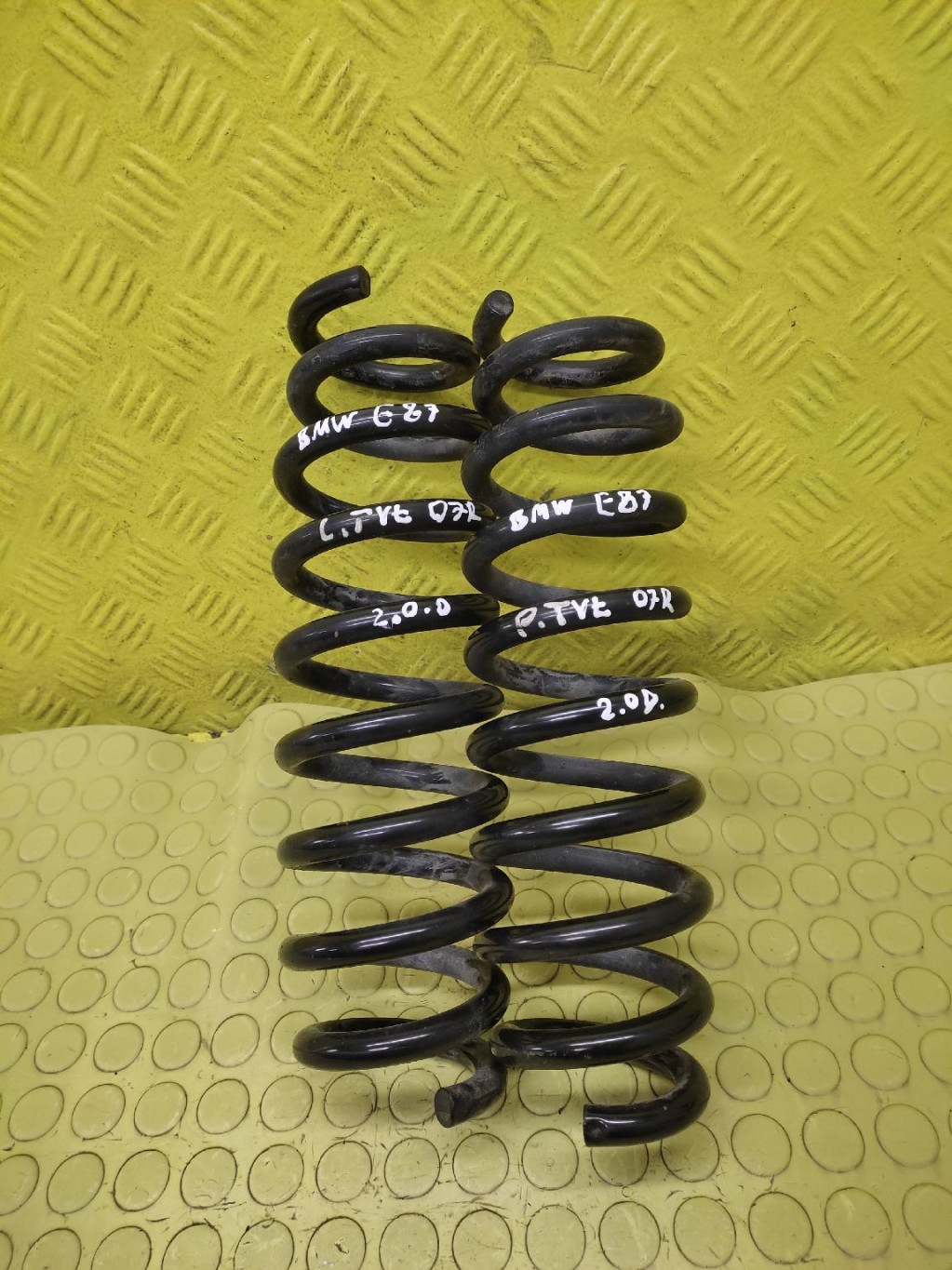 BMW 1 E87 2.0 D molle posteriore