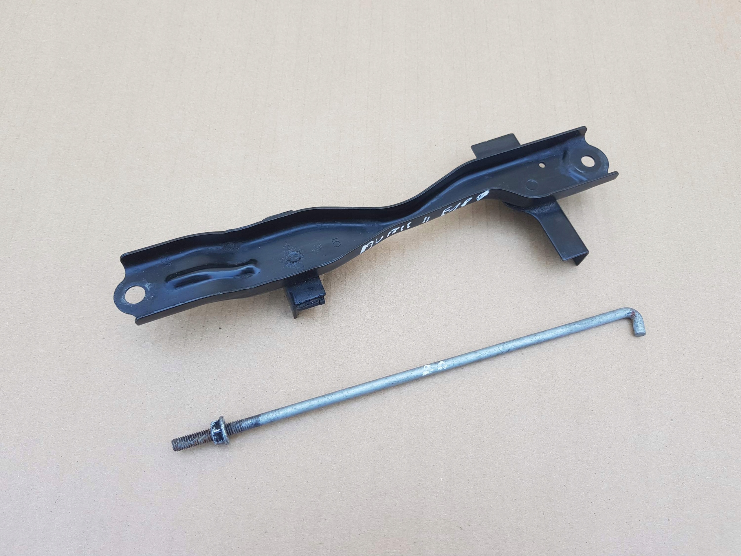 Mocowanie uchwyt akumulatora Auris II 1.2 1.33 1.6 2012-2018