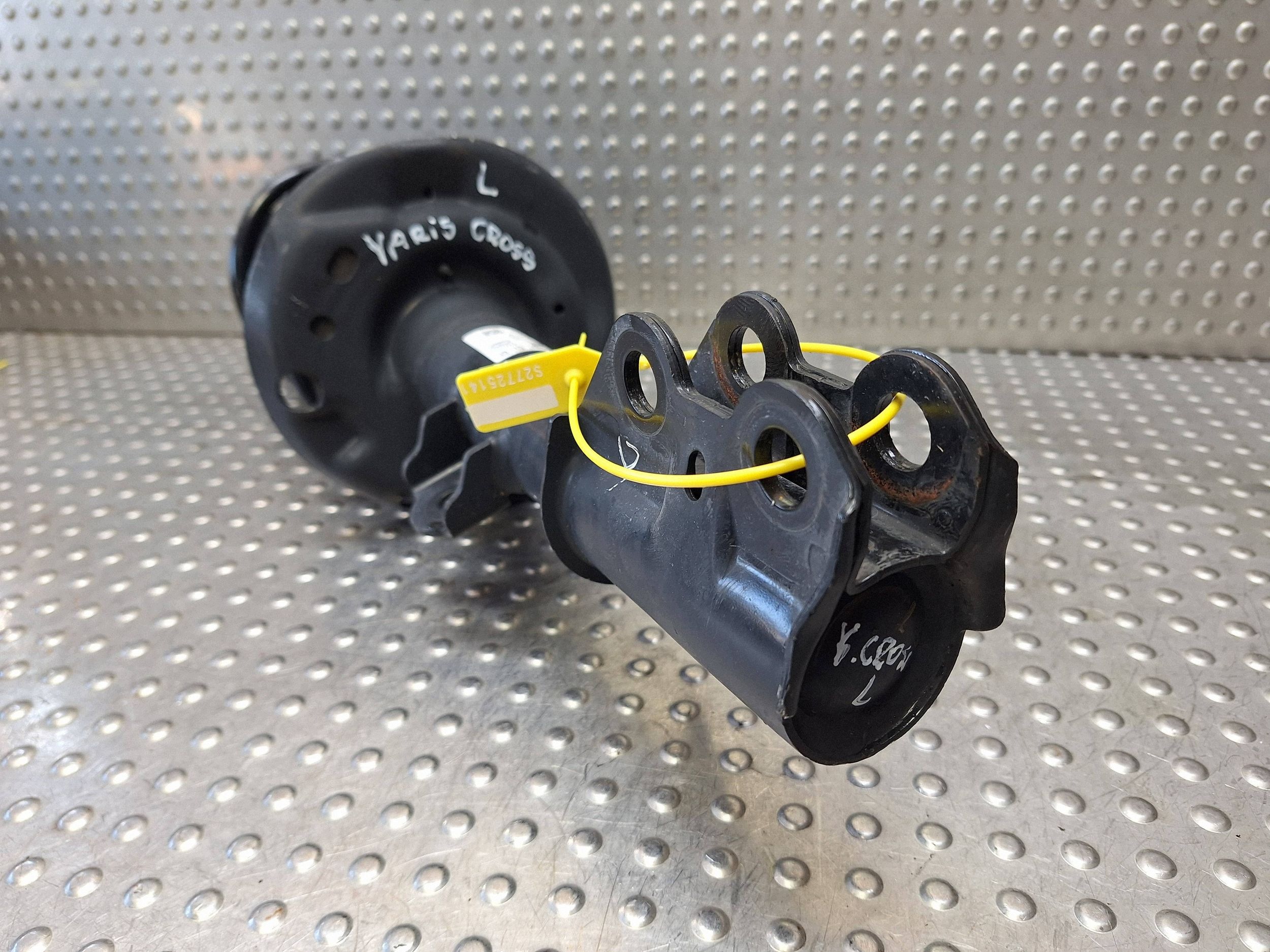 shock absorber left front TOYOTA YARIS CROSS 20-26 48520-0D690