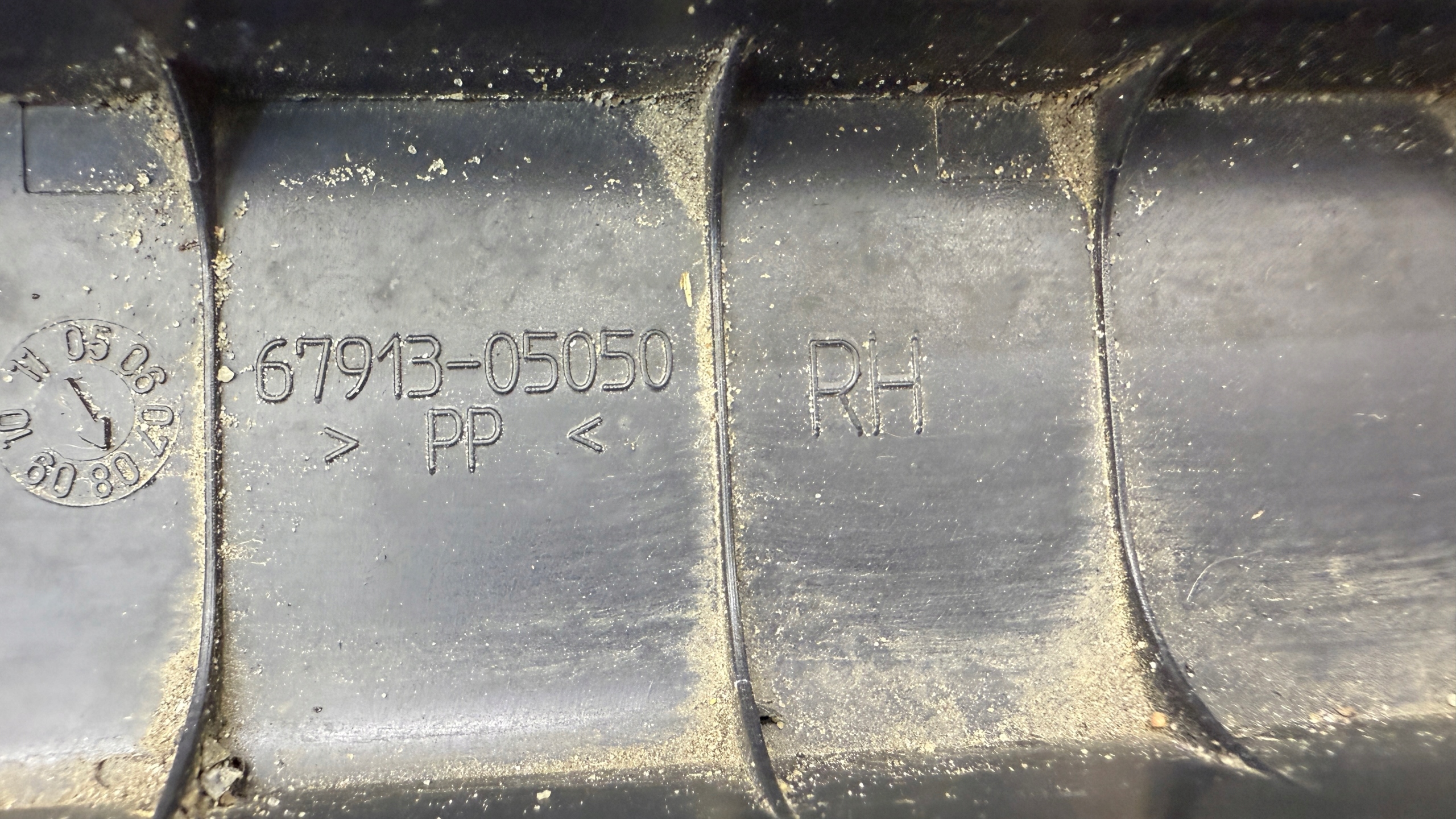 TOYOTA AVENSIS T25 right moulding threshold front cap K121/1259LI