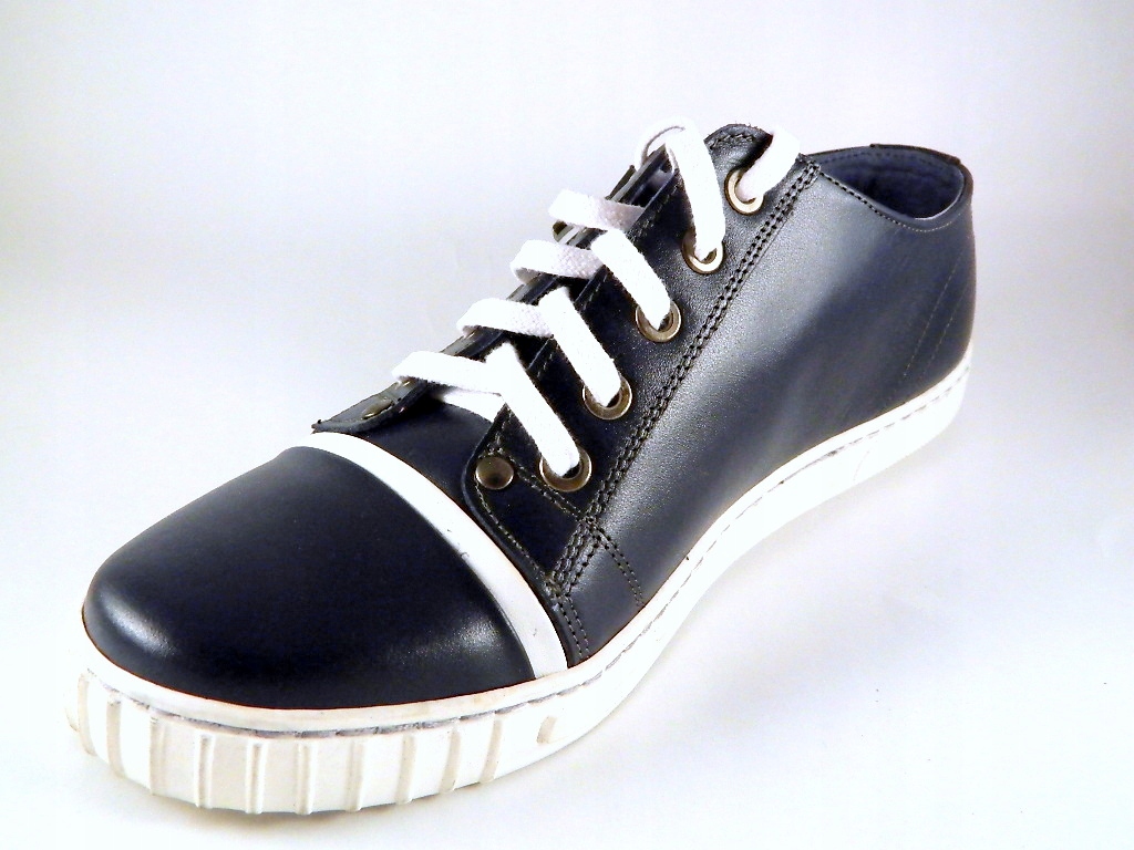 TRAMPKI Z ZAMKIEM SKÓRA NATURALNA WYRÓB POLSKI 41 Oryginalne opakowanie producenta pudełko