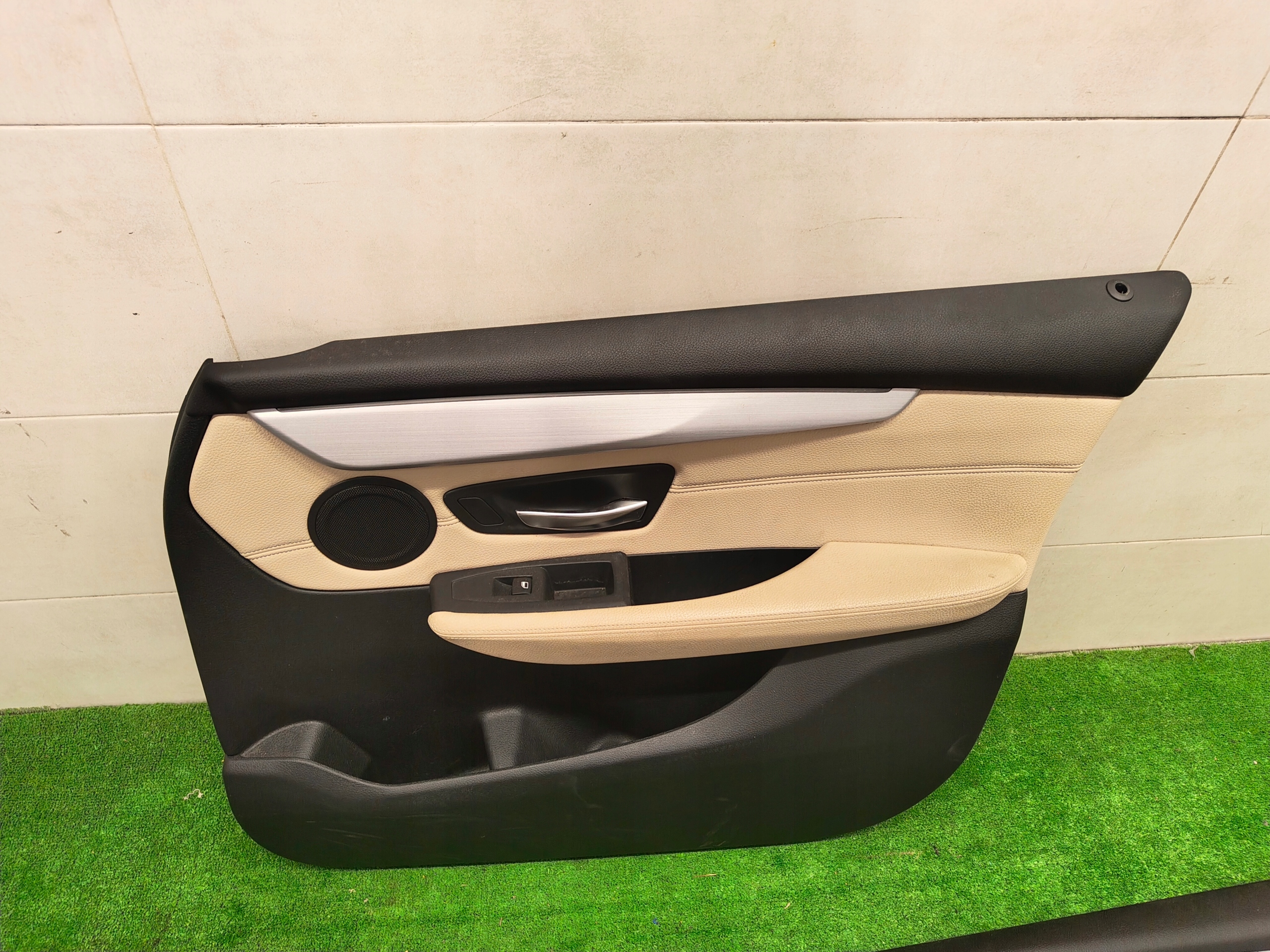 BMW 2 F46 side upholstery door