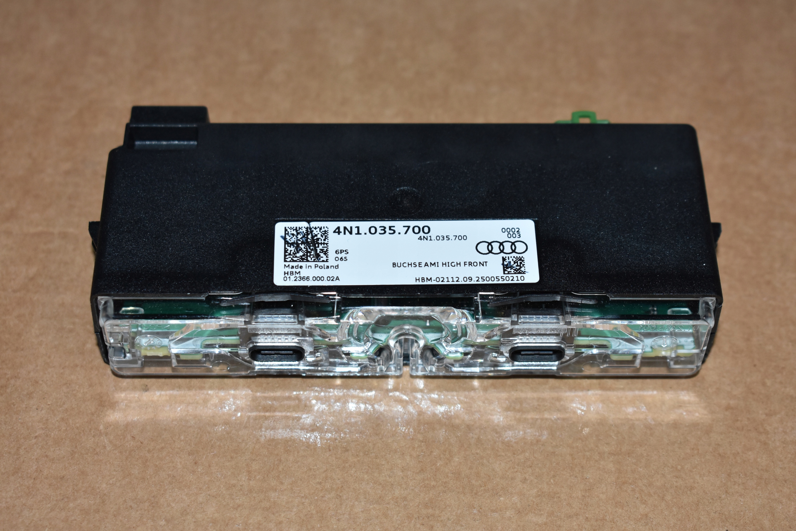 IDEALNY PANEL USB-C AUDI VW 1