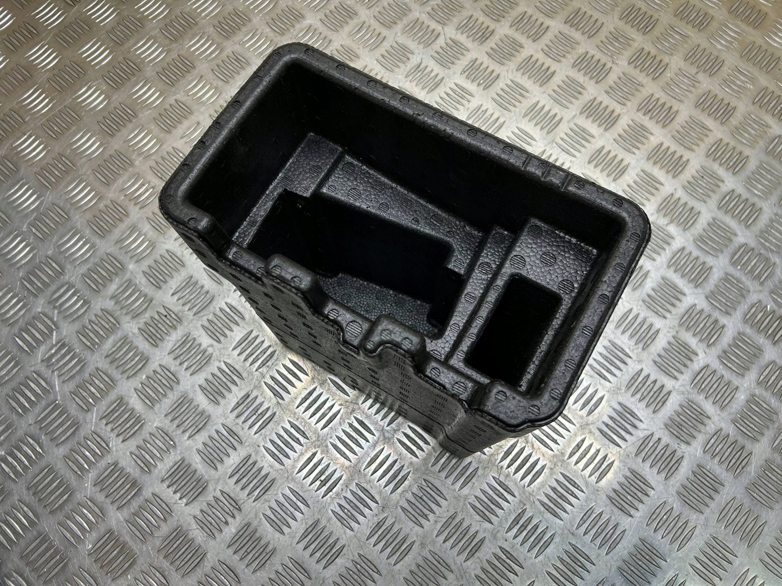 passenger compartment boot BMW X5 F15 2015 6853975