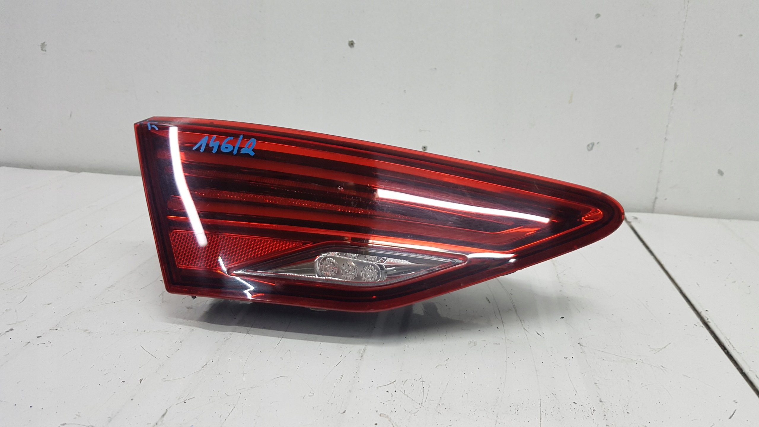 SEAT LEON III LAMPA TYŁ LEWA W KLAPĘ EU Producent części SEAT OE