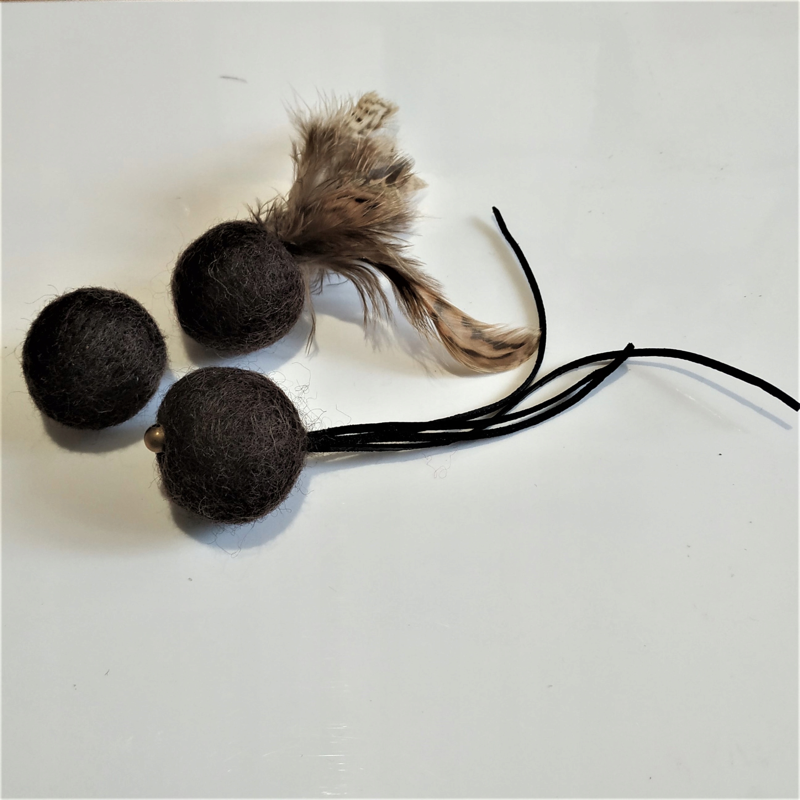 

wełniana piłeczka Wool Wool dla kota zestaw brąz
