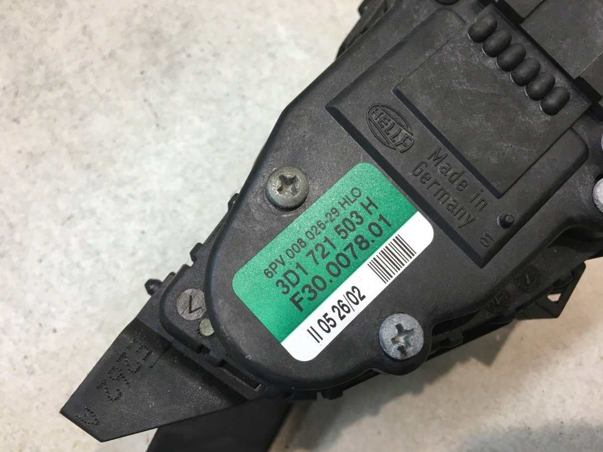 potentiometer Gas VW PHAETON 3.2 V6 3D1721503H