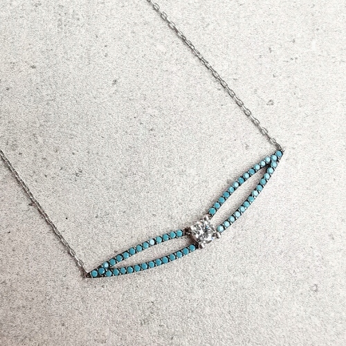 Jemný náhrdelník s tyrkysy a zirkonem