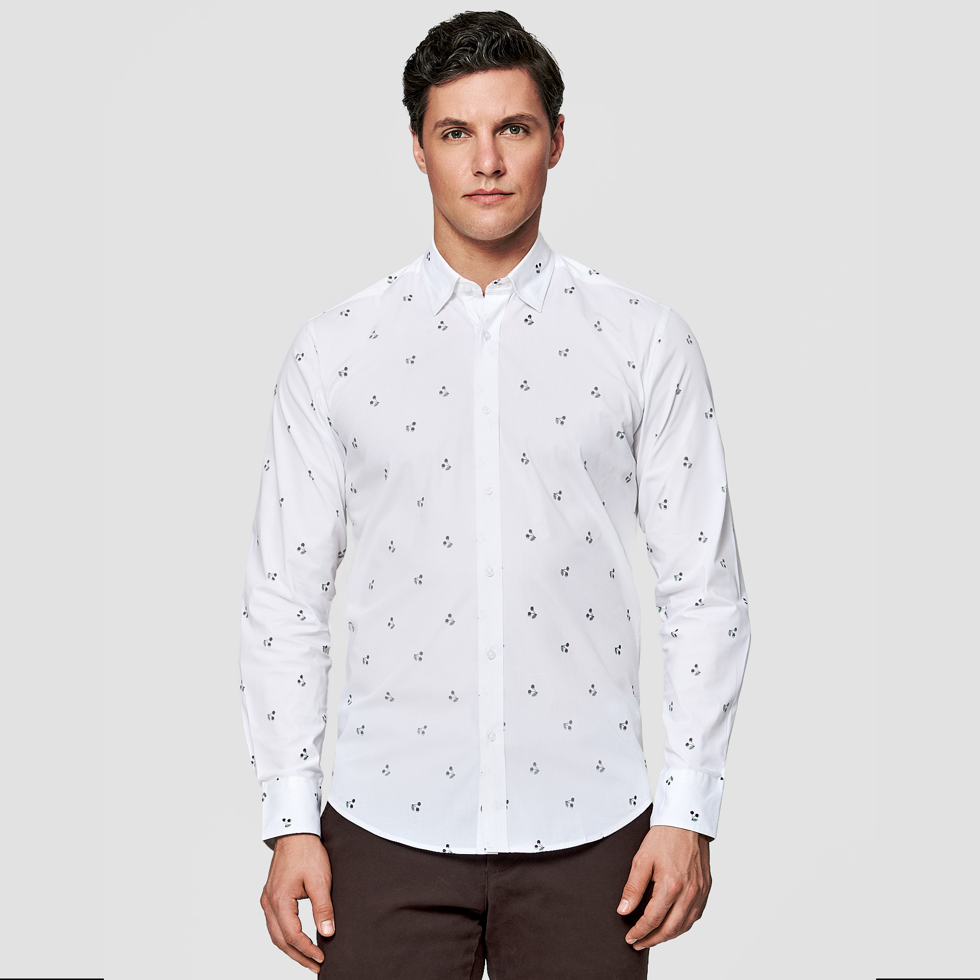 Bílá pánská košile s třešňovými puntíky Slim Fit Pako Lorente vel S
