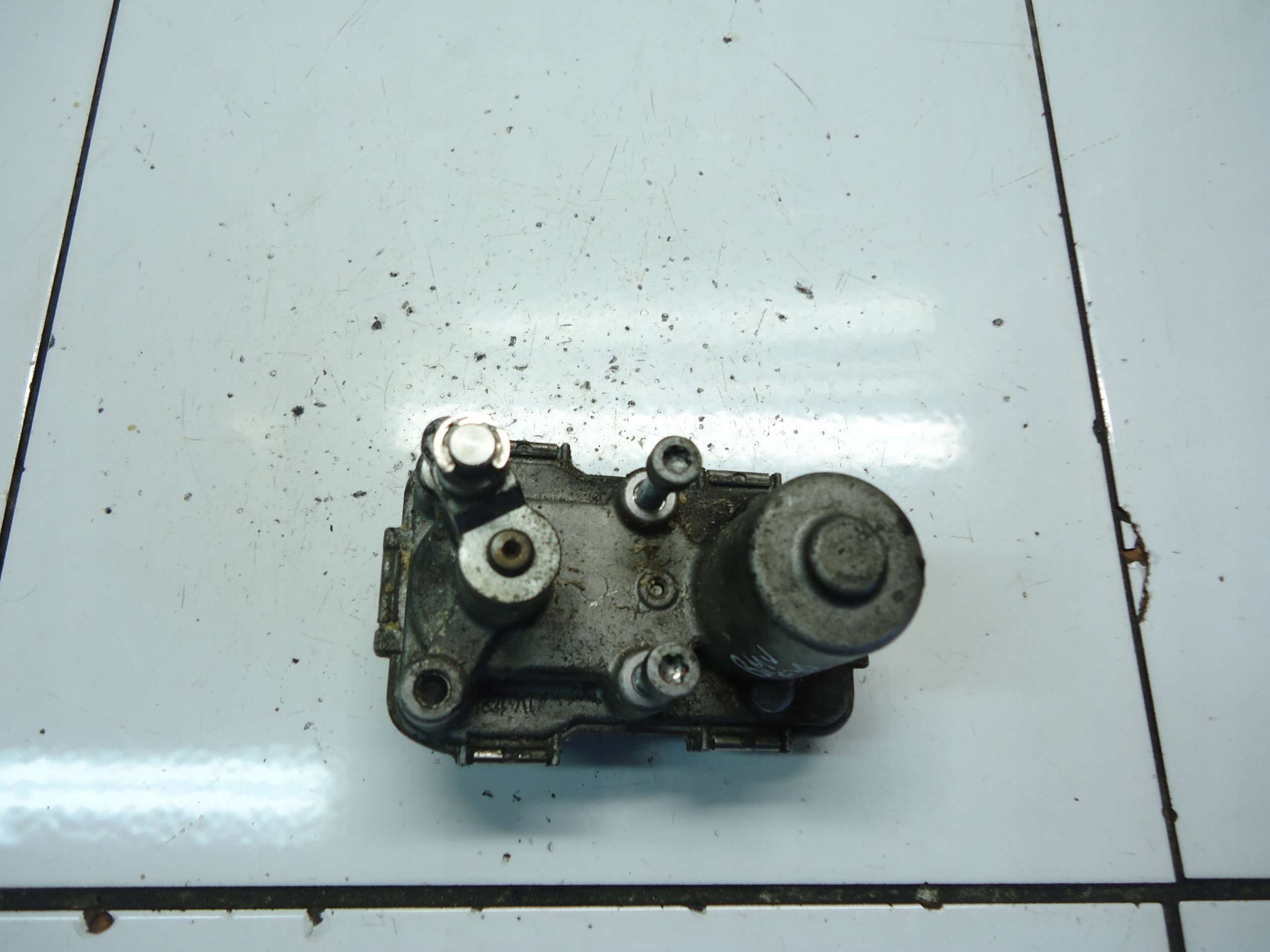 BMW 3 E90 2.0D N47D20C Régulateur Turbines A2C30724900