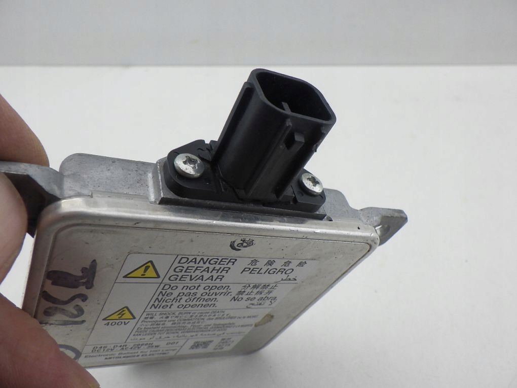 MAZDA control unit module of the lights lights XENON D4SD4R2000H