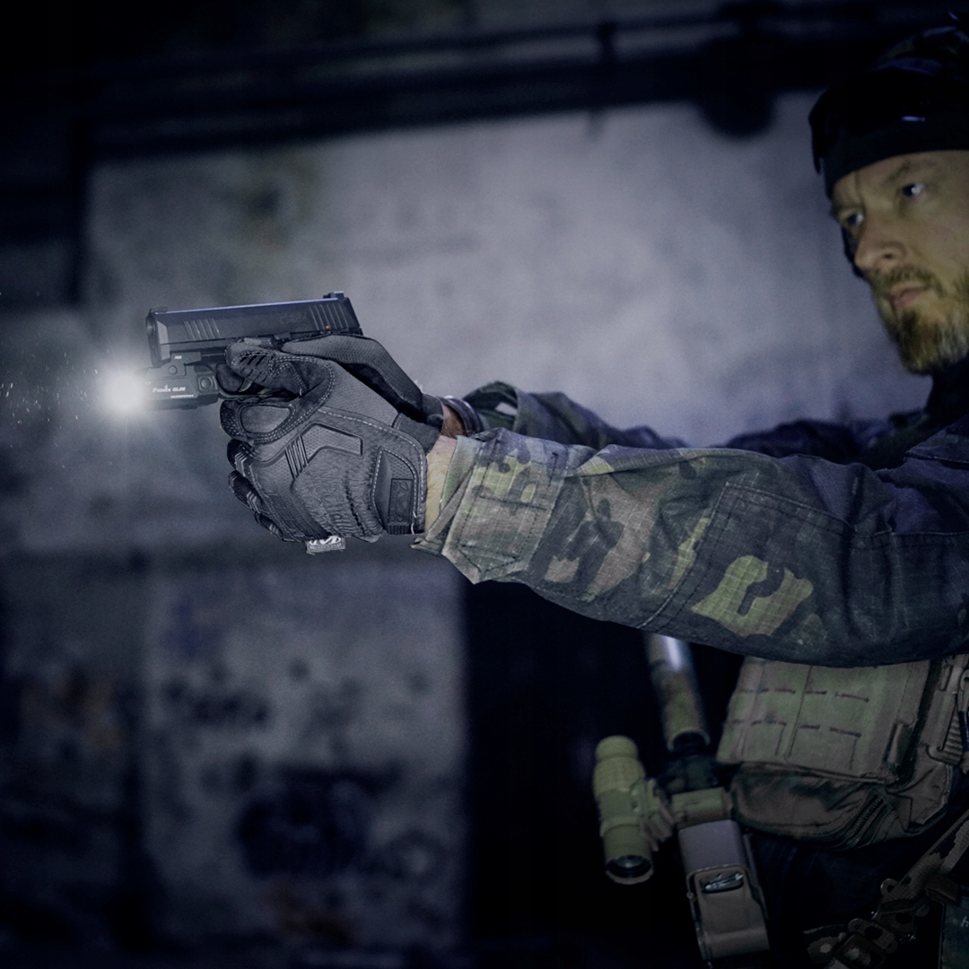 Latarka do broni LED Fenix GL06 600 lm 140 m Model GL06