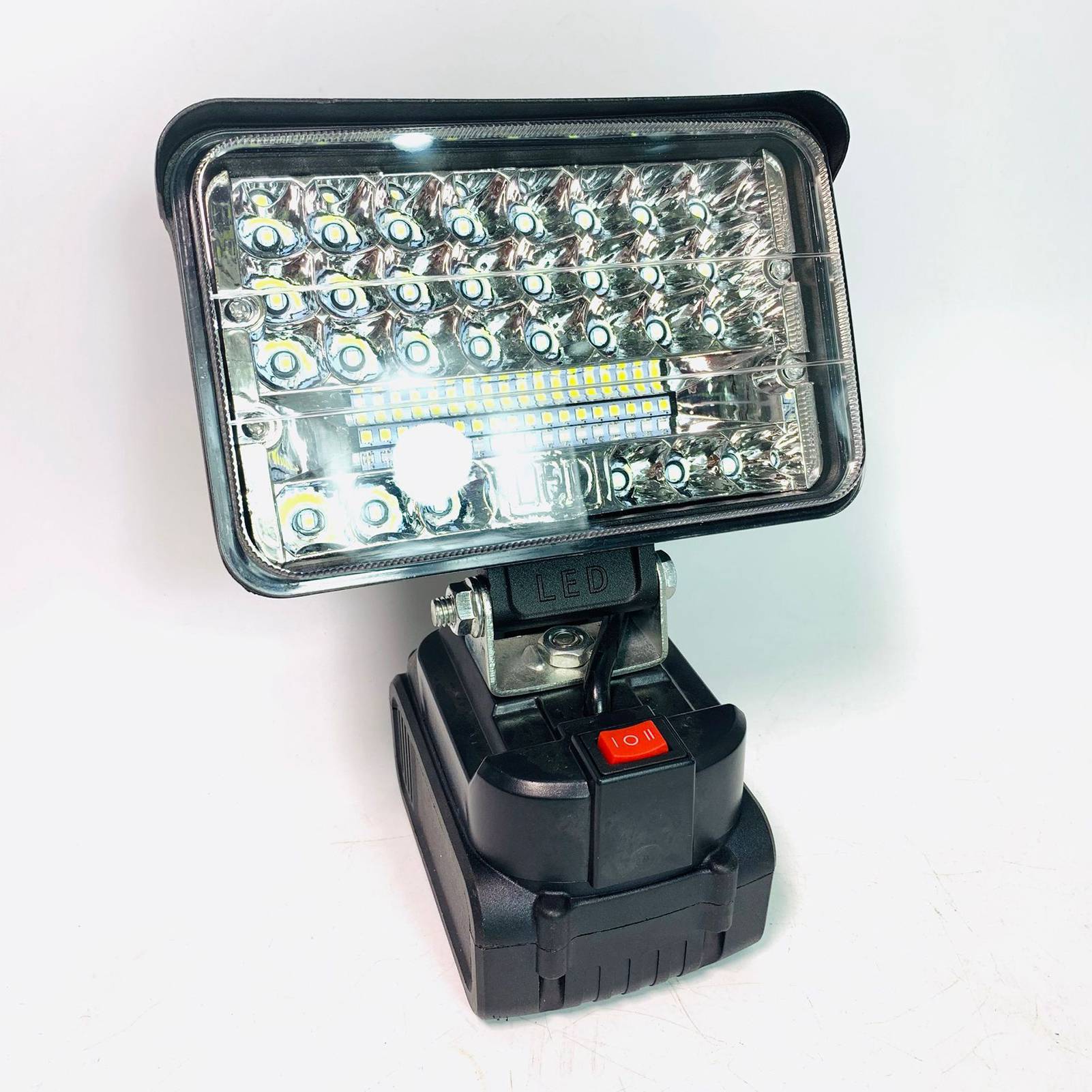 LAMPA ROBOCZA LED BATERII DO MAKITA 18V 80W Waga produktu z opakowaniem jednostkowym 0.333 kg