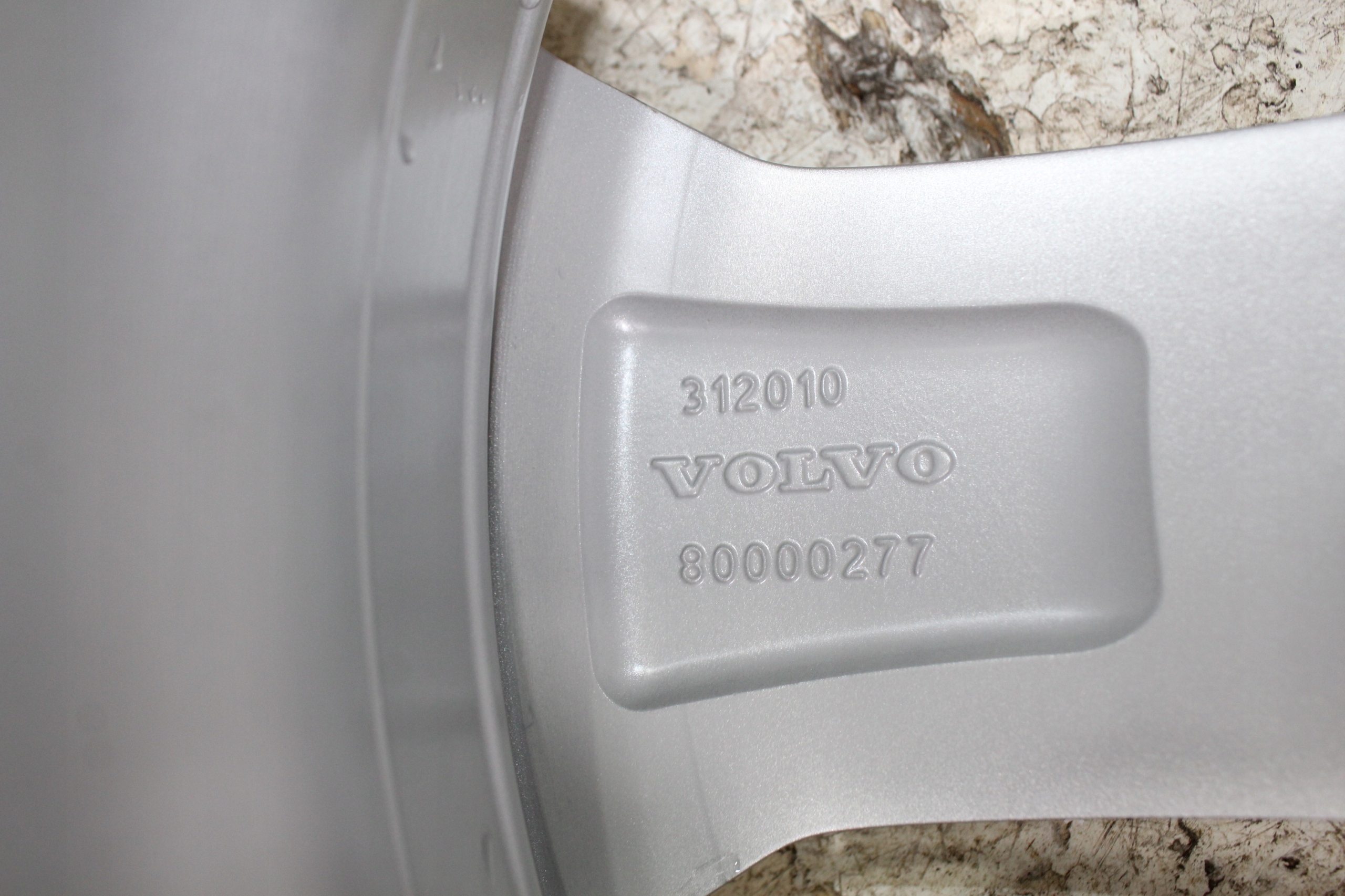 Volvo hliníkový disk 18 80000277