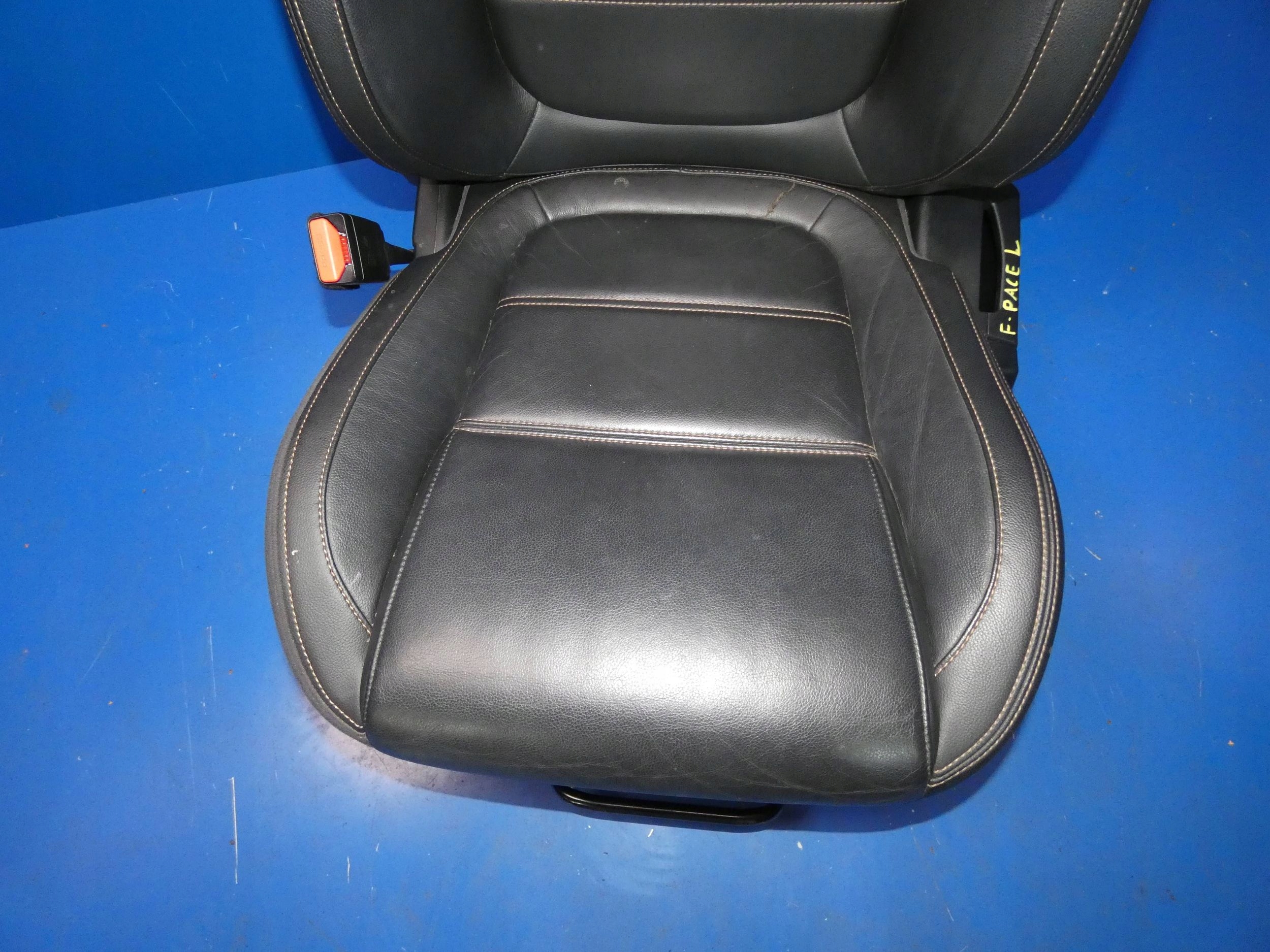 Jaguar F-Pace X761 seat driver´s left front