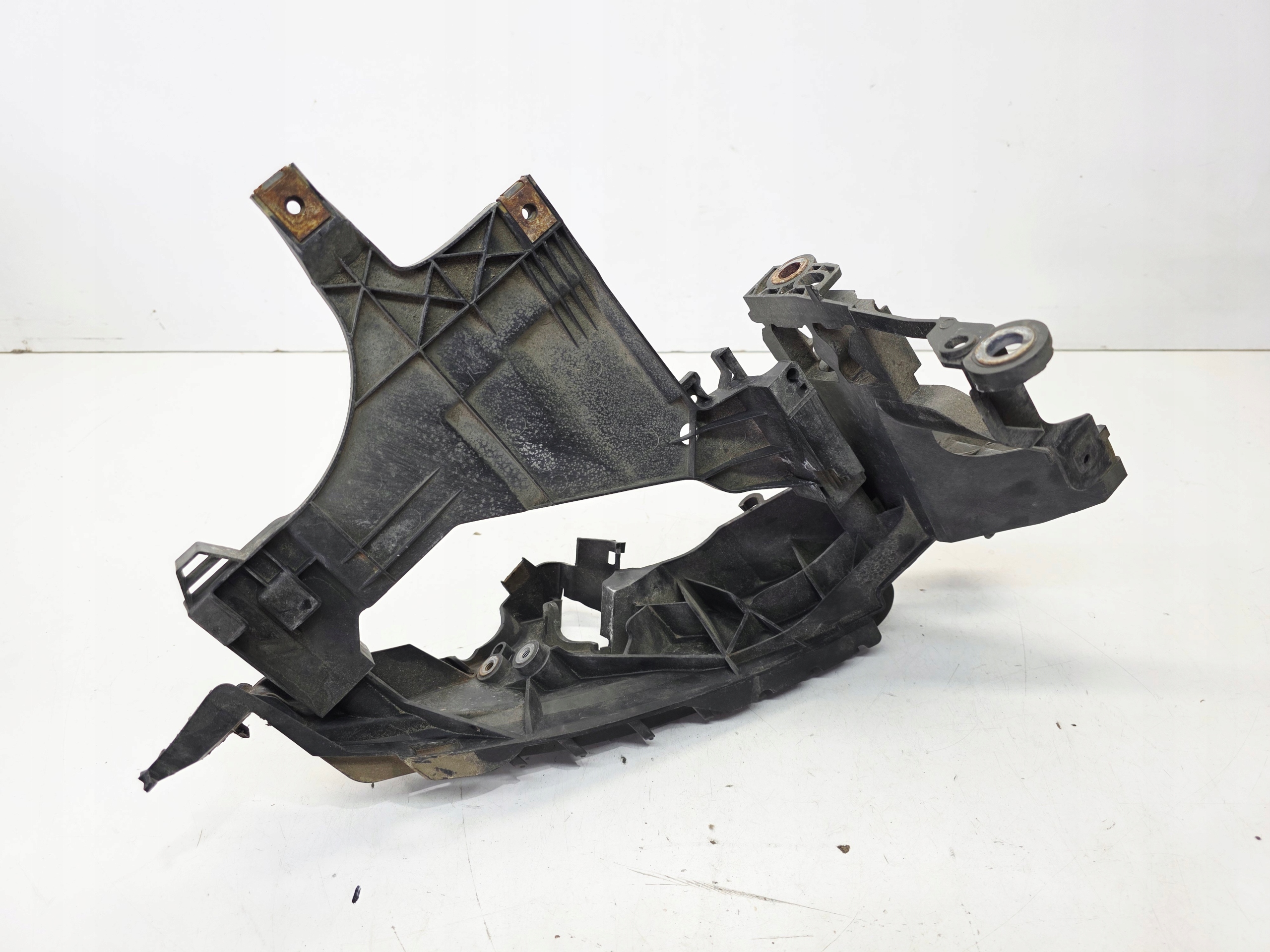 support holder REFLEKTORA right front AUDI A4 B8 LIFT 8K0805608B 1/25