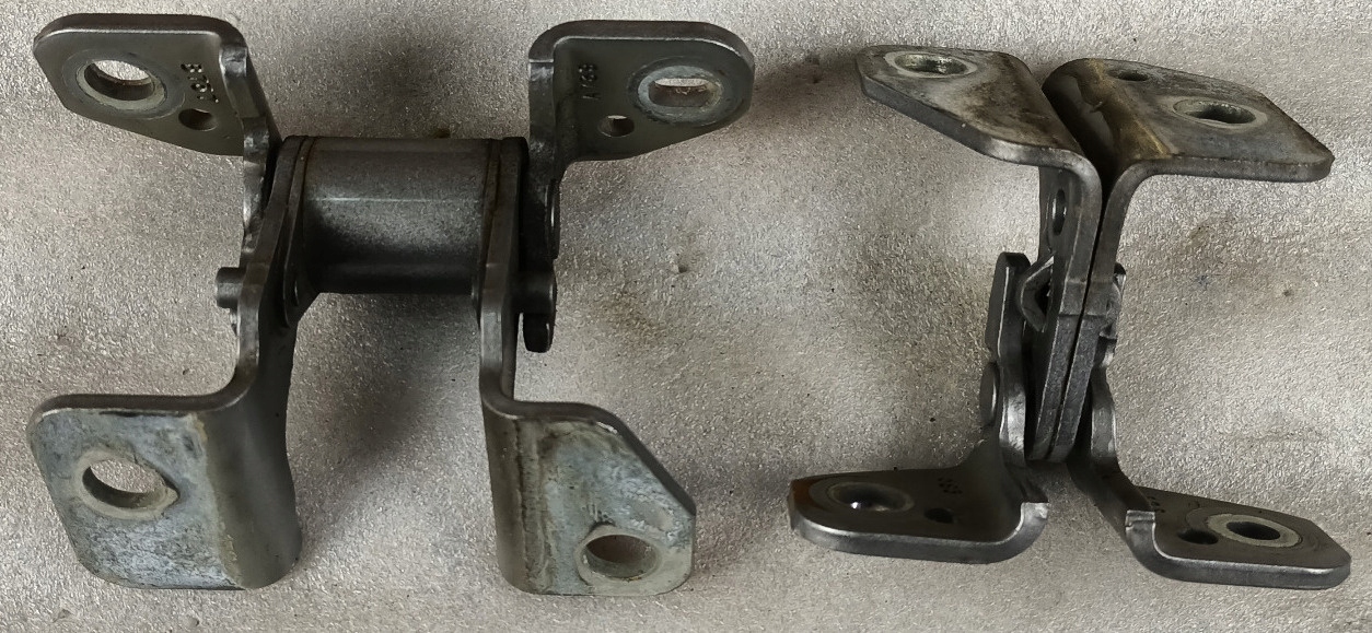 Дверні петлі R і L Dodge Durango 2014