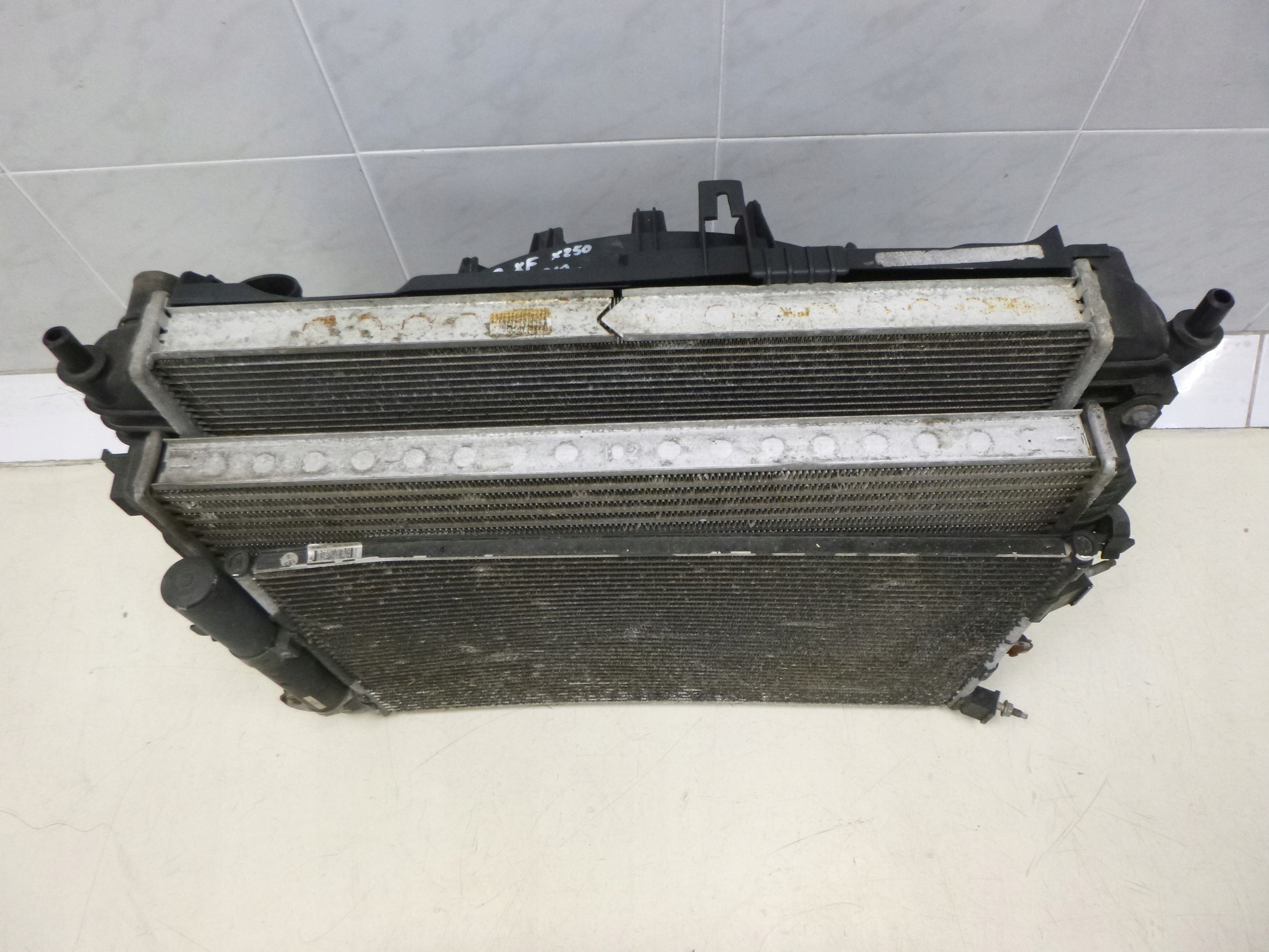 JAGUAR XF X250 3.0 D KPL chladič ventilátor