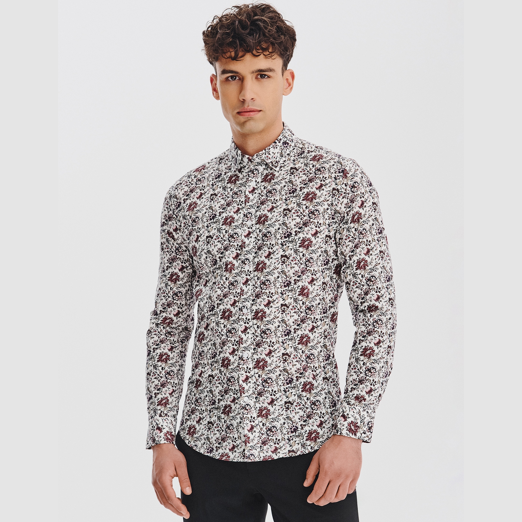 Bílá pánská košile s charakteristickým květinovým vzorem Pako Lorente vel 3XL