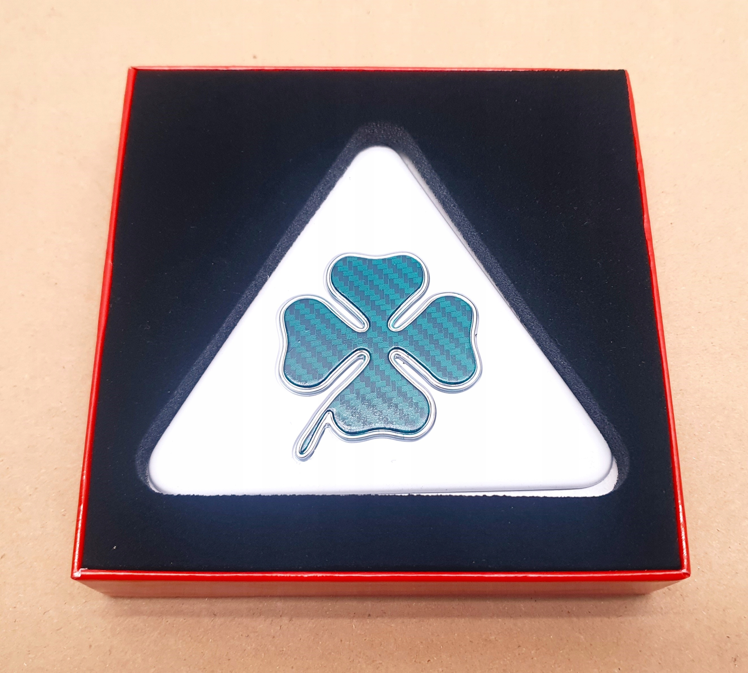 ORYGINAŁ ALFA ROMEO ELBLEMAT 71806020 GIULIETTA QUADRIFOGILIO Długość (cm) 12.4 cm