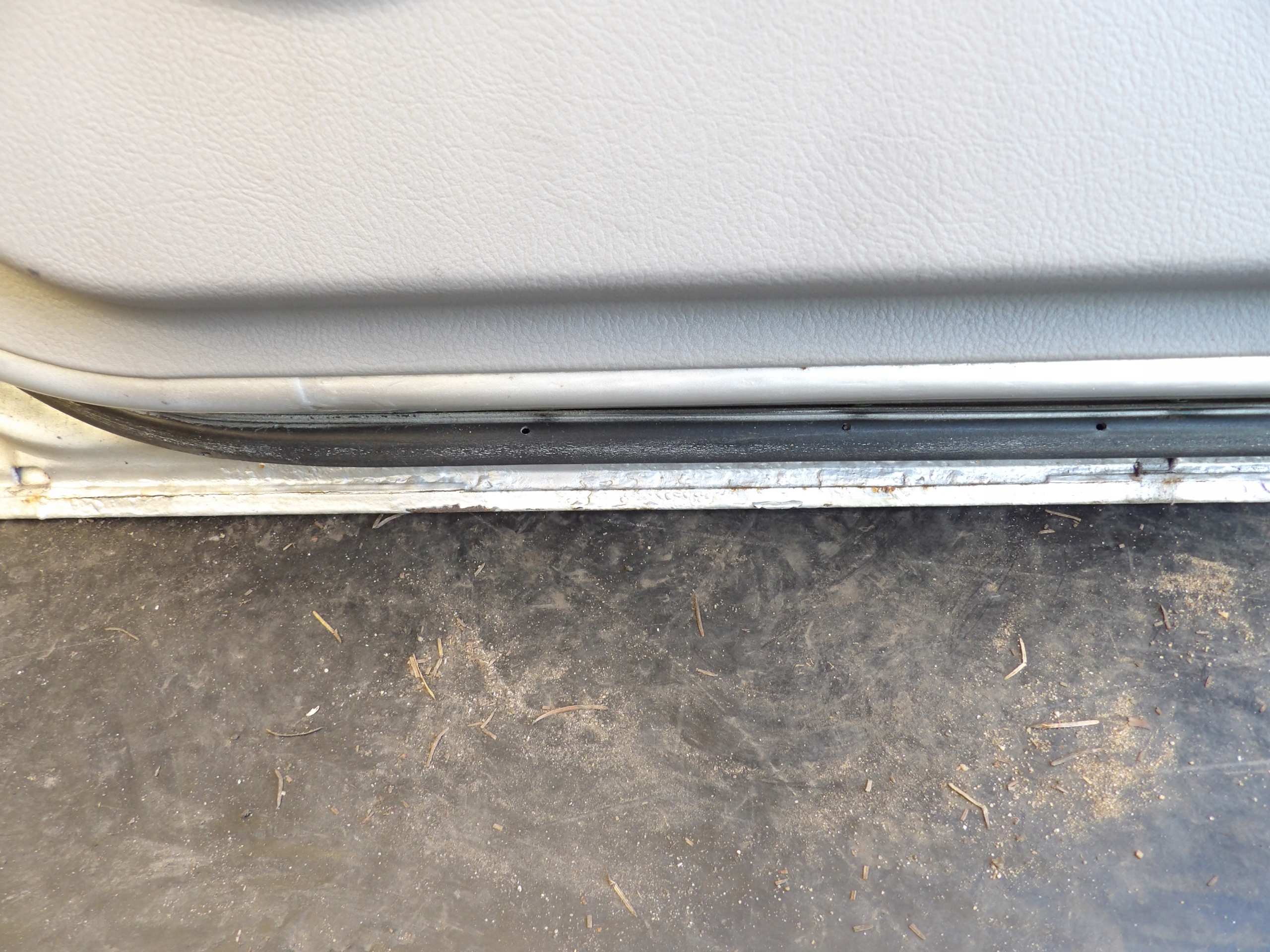 Kia Sorento and door front right YL