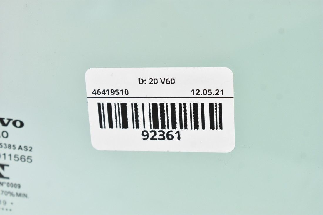 SZYBA DRZWI LEWY TYŁ BOCZNA VOLVO V60 II 2019 Producent części Volvo OE