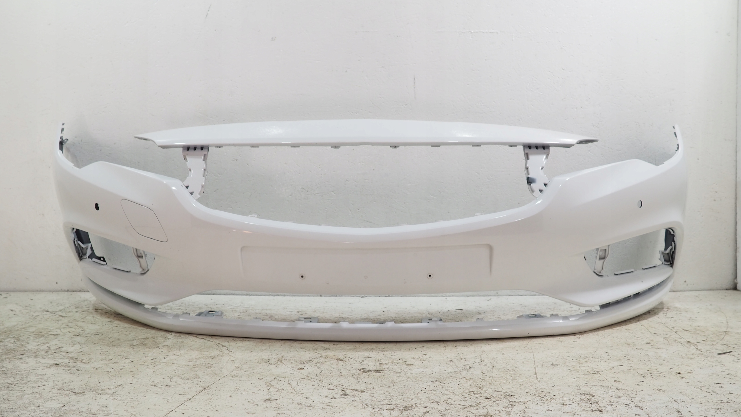 Opel Astra V K bumper front front 39052730