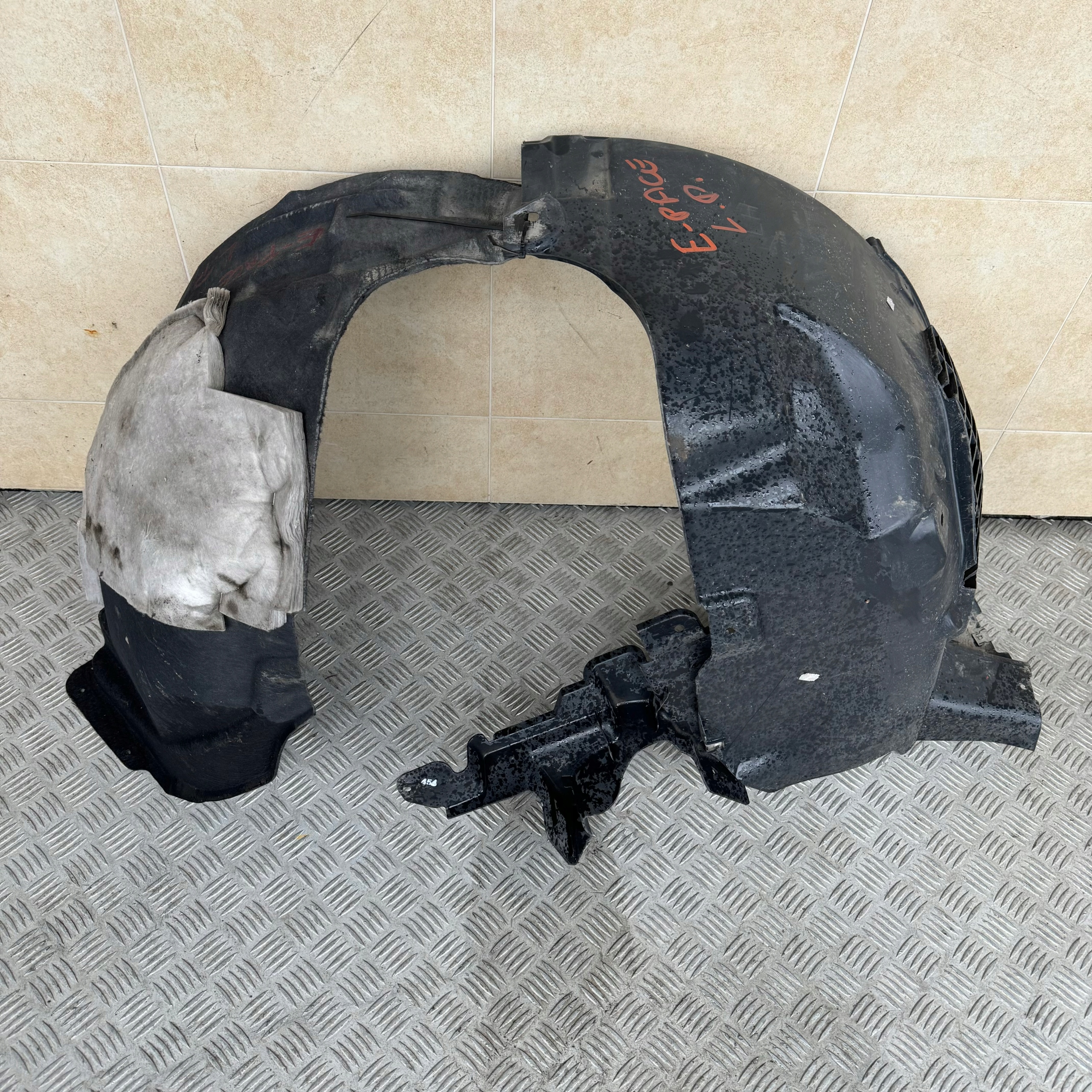 NADKOLE PRZEDNIE LEWE JAGUAR E-PACE J9C3-16A574-AD