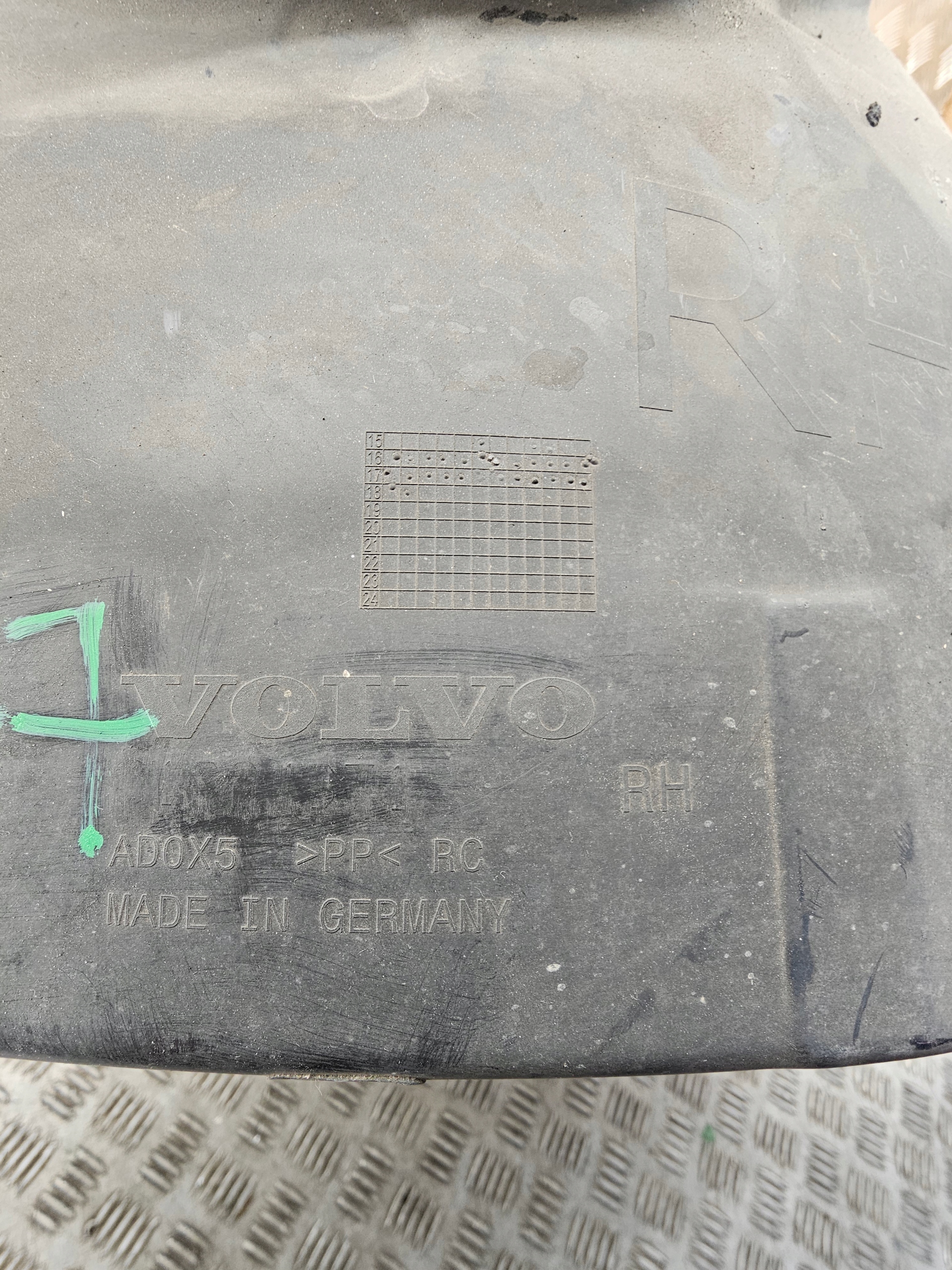 Volvo S90 V90 II mudguard right front