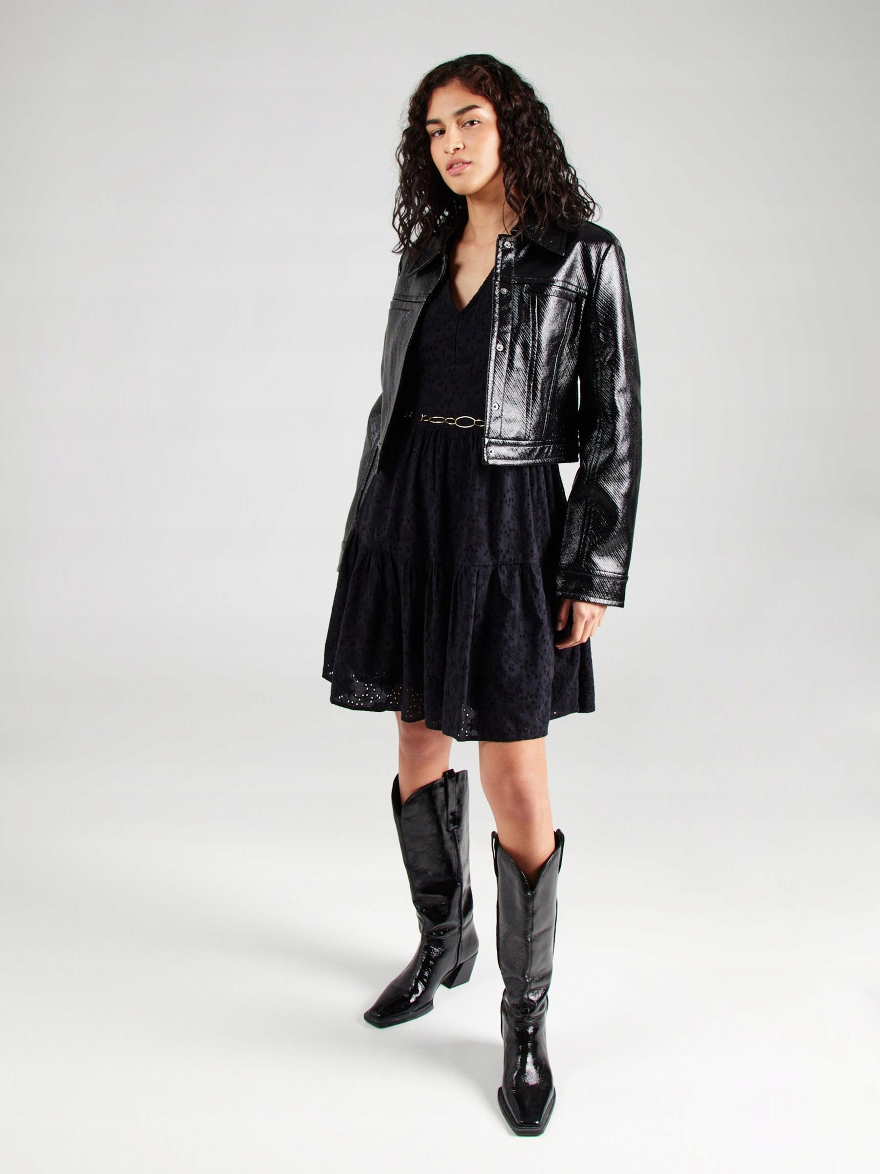 Černé Šaty Vila XXL