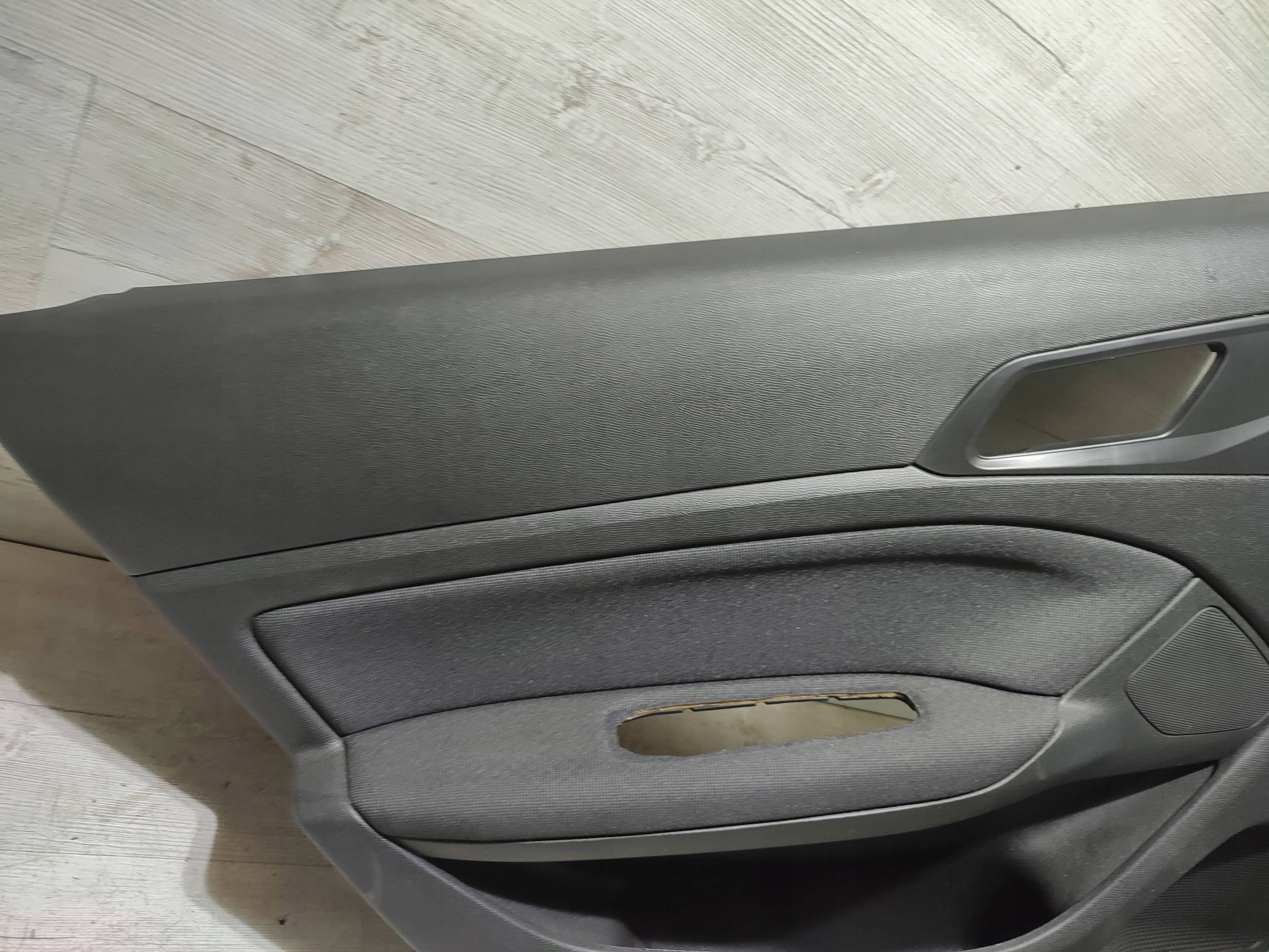 Peugeot 308 2019 rear part side left side / upholstery door tylnych