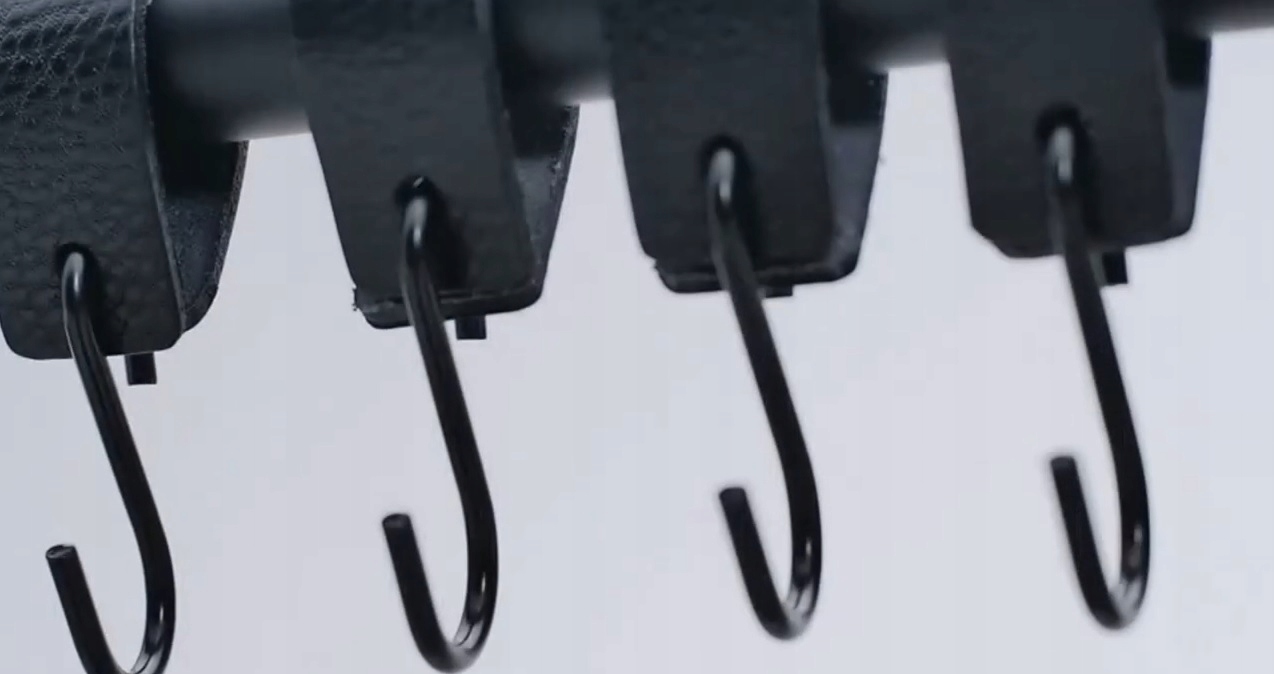 WIESZAK NA RĘCZNIKI ŁAZIENKOWY 90x60 CM LOFT Z HACZYKAMI CZARNY, BIAŁY Materiał wykonania metal