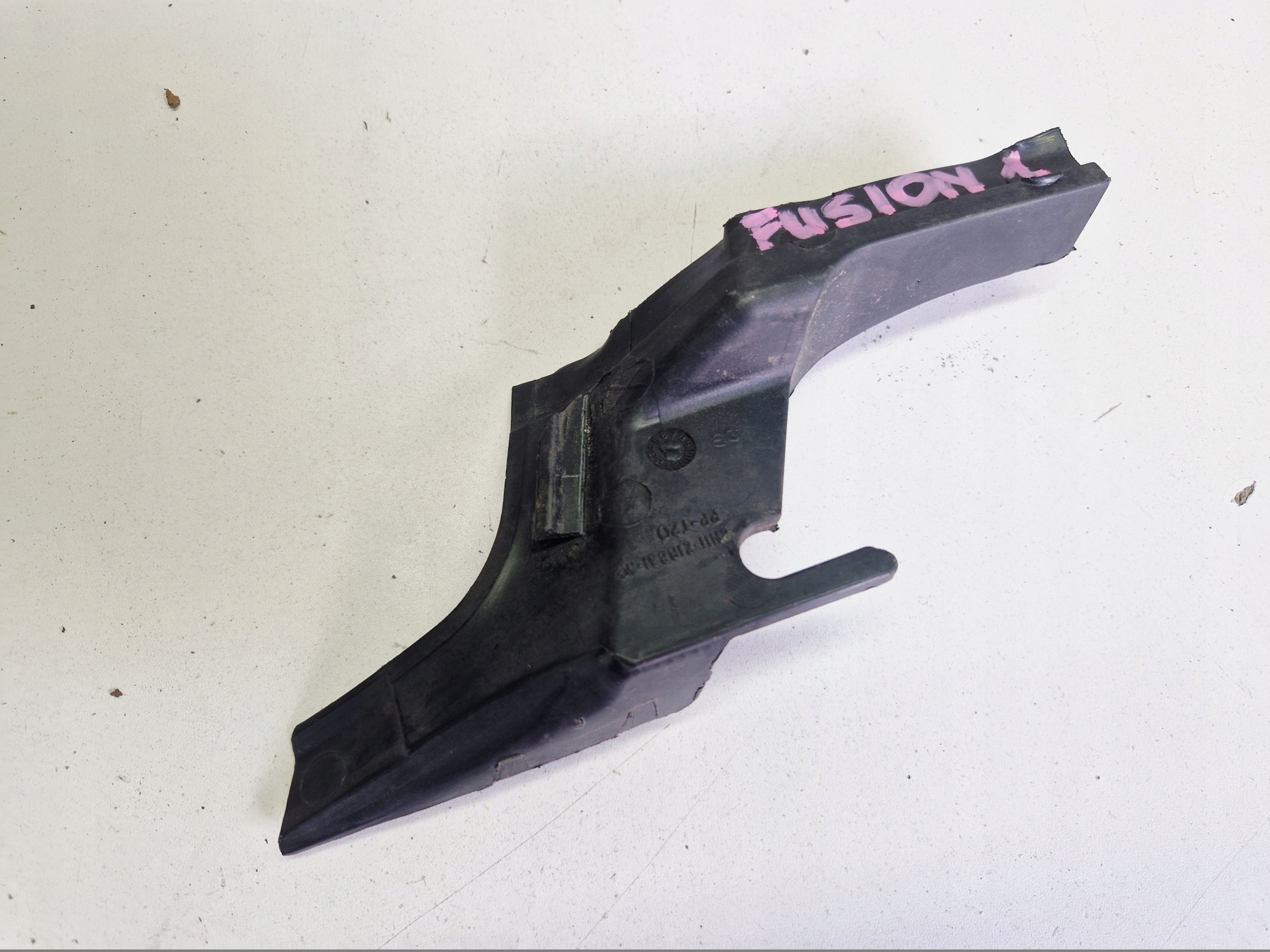 FORD FUSION MK1 corner left under the window 2N11-218B31-AC