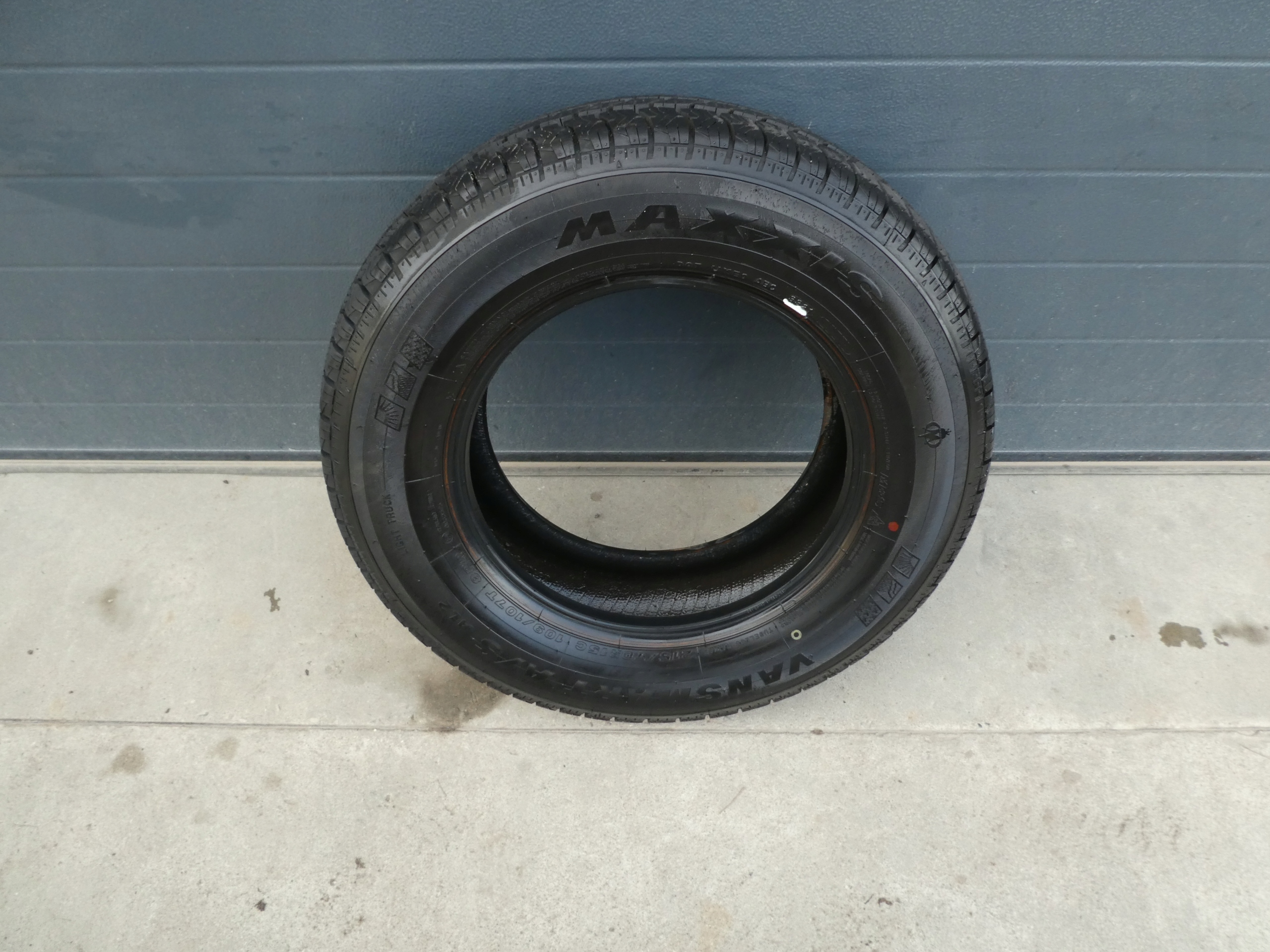 1X Reifen MAXXIS 215/70/15C 2021R