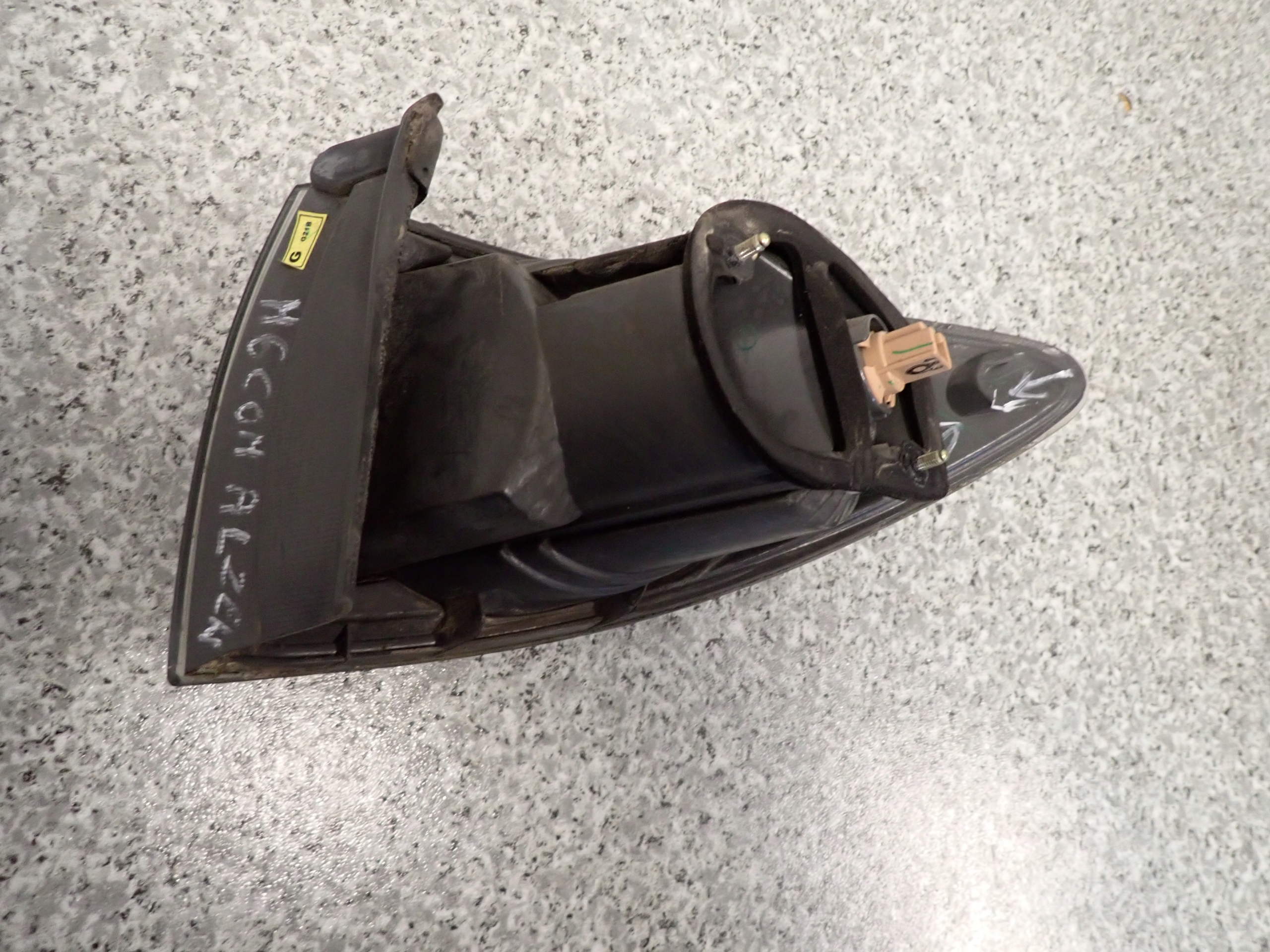 mazda 6 универсал 02 - 05 фонарь левый внешний европа