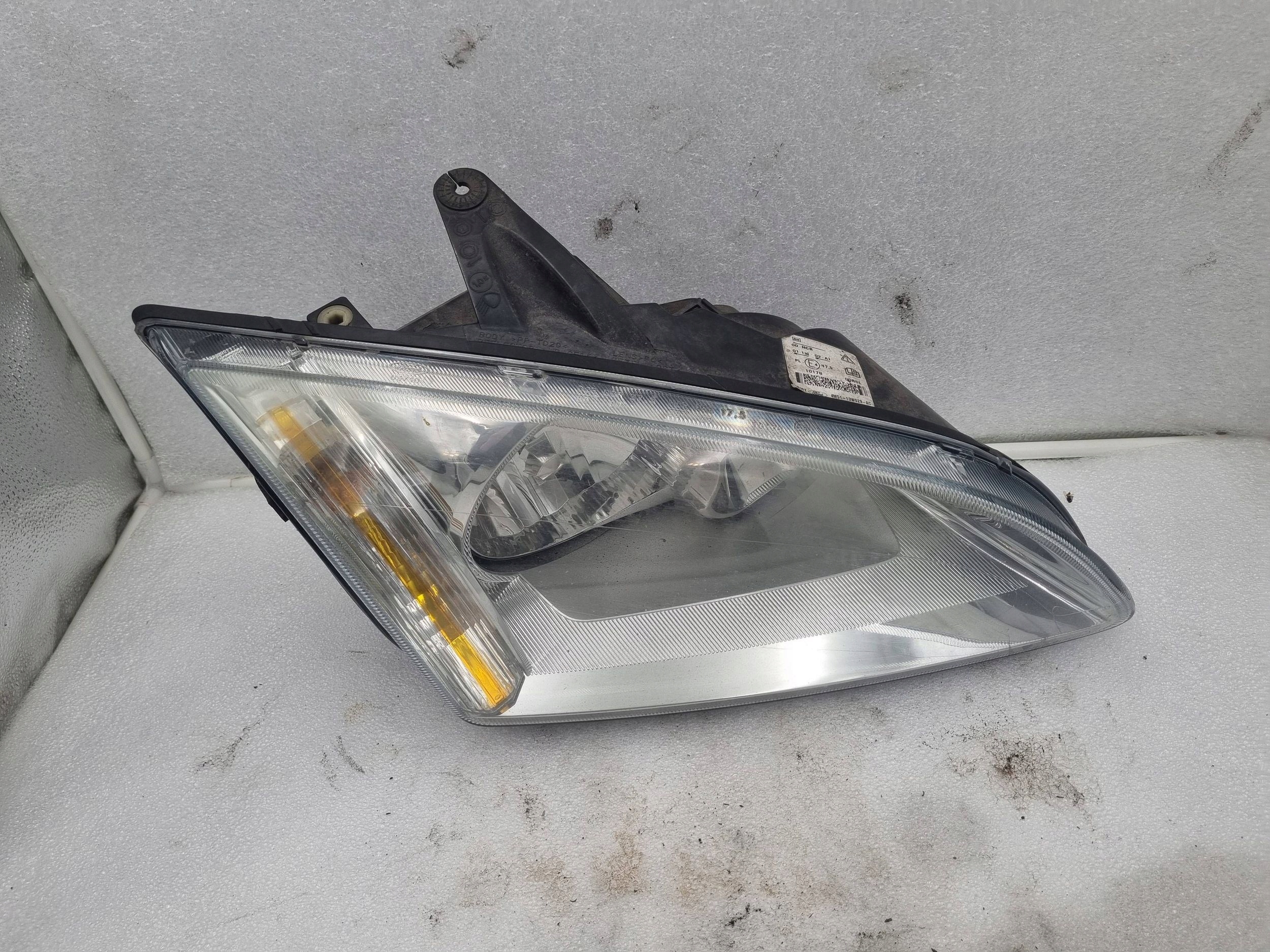 Reflektor light front side right Ford Focus II 4M5113W029AD