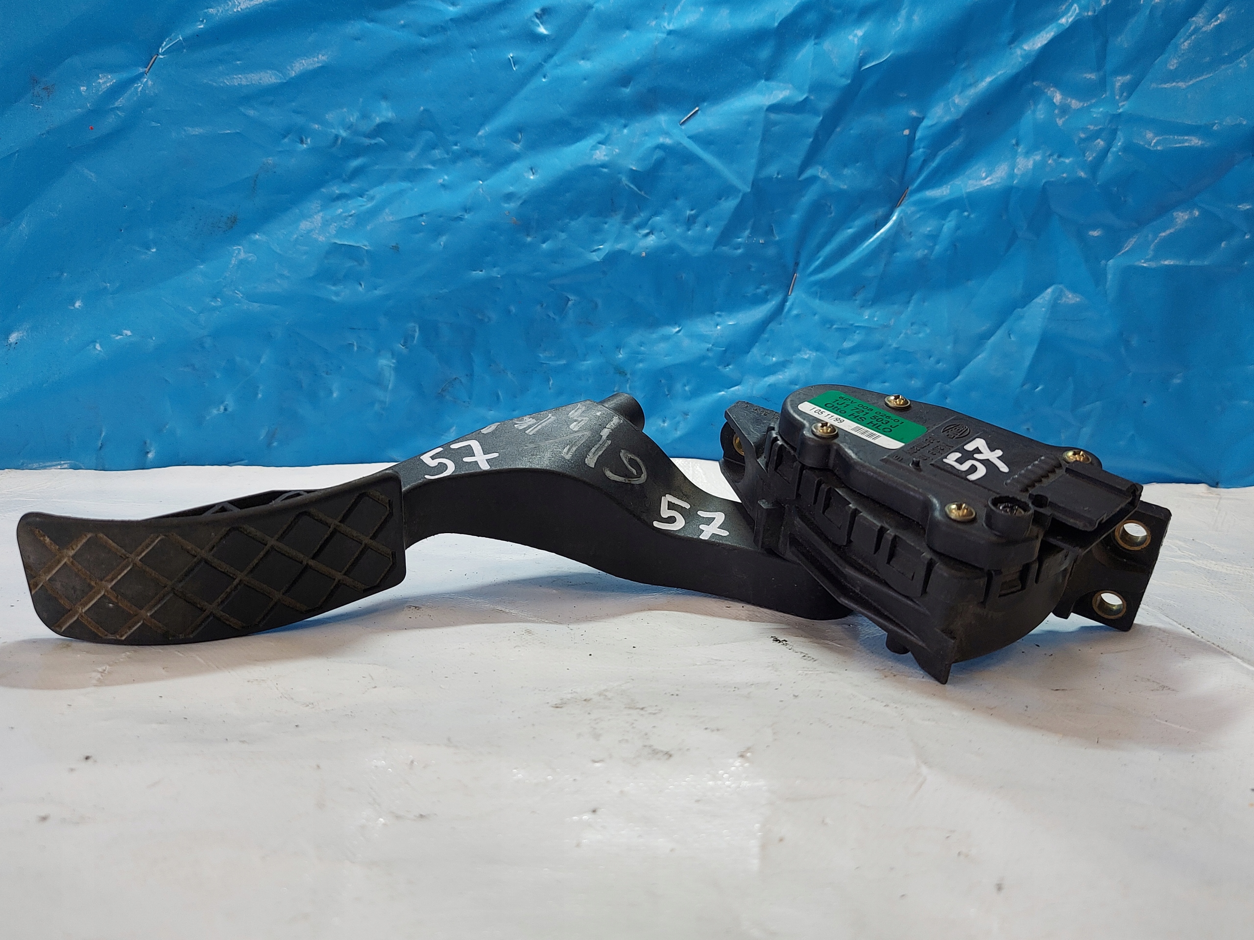 accelerator pedal GOLF IV 1.4 B 1J1721503J