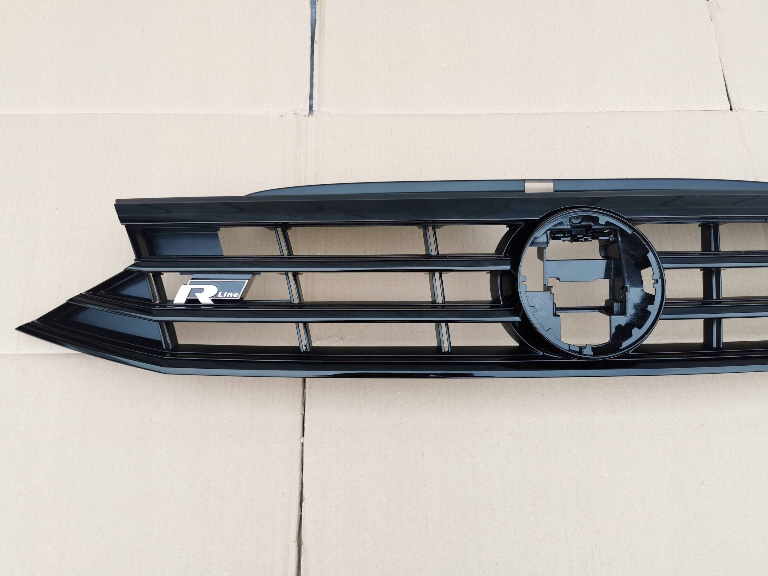 VW PASSAT B8 3G0 R-LINE LIFT 19- GRILL ATRAPA PRZÓD BLACK 3G0853653K Producent części Volkswagen OE