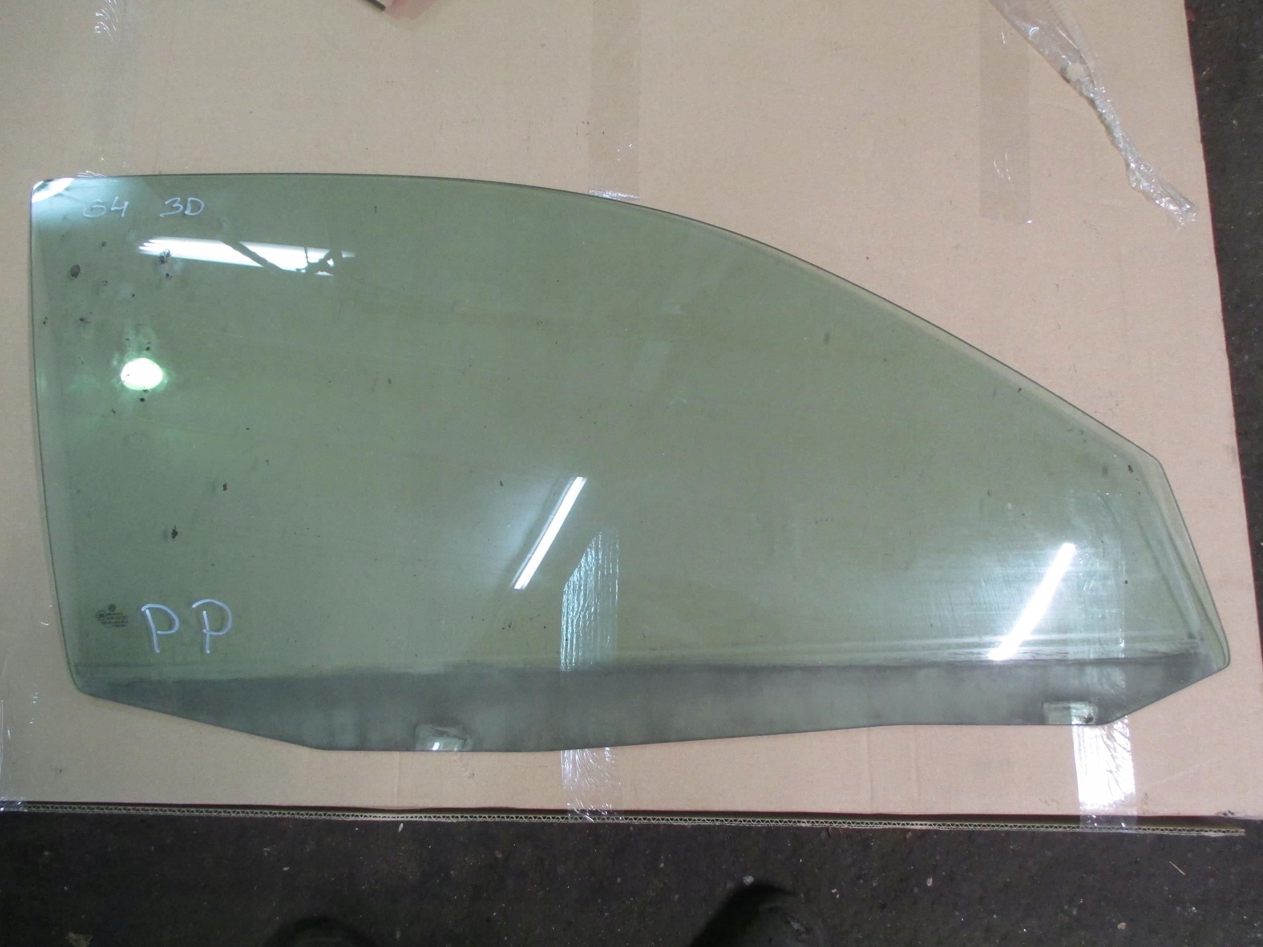 VW GOLF IV 3D 1997-2003 SZYBA Z DRZWI PRAWYCH