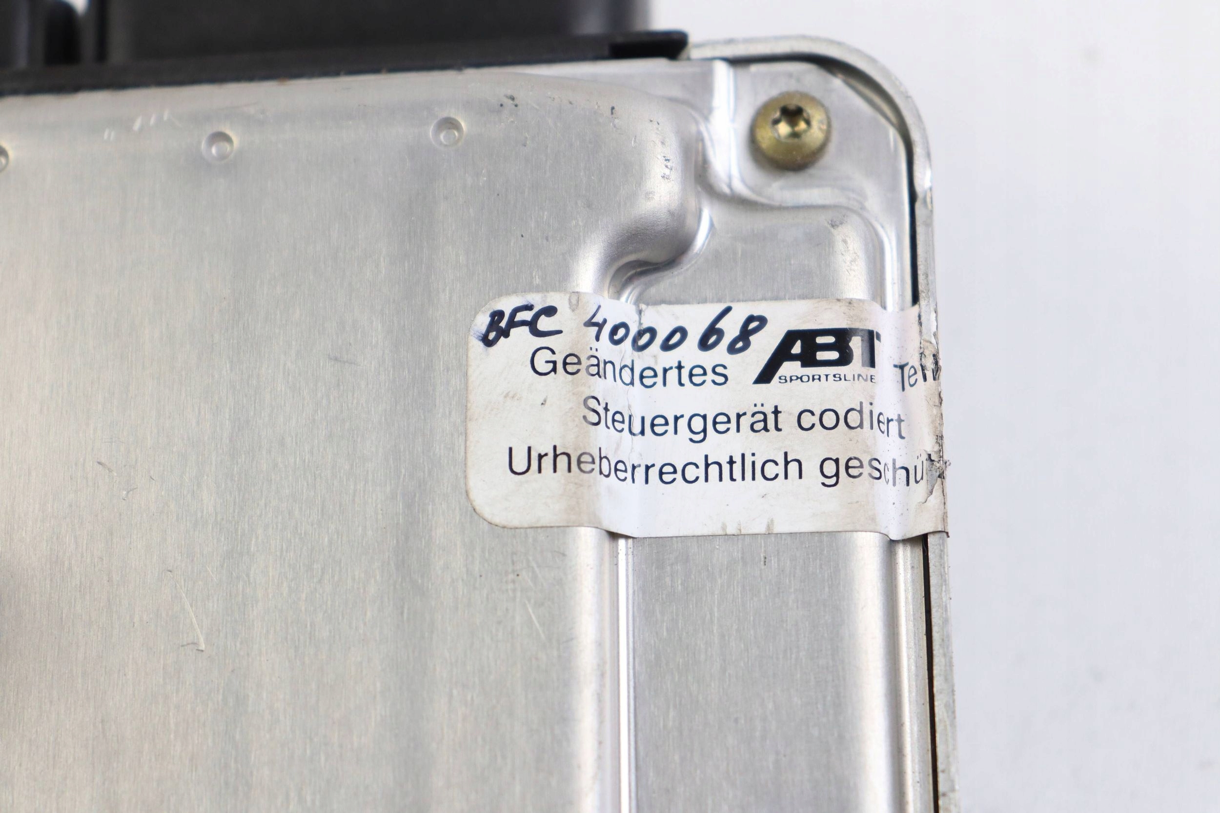 AUDI A4 B6 A6 C5 FL module control unit of the engine 2.5 TDI 8E0907401P 0281011136