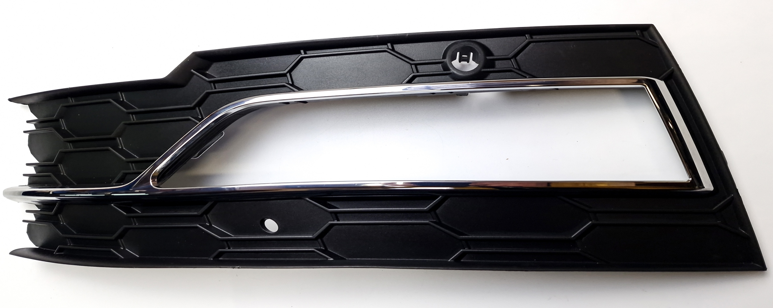 5E3807681C - БОКОВАЯ РЕШЕТКА SKODA OCTAVIA 4 IV ХРОМ ЛЕВАЯ НА PDC