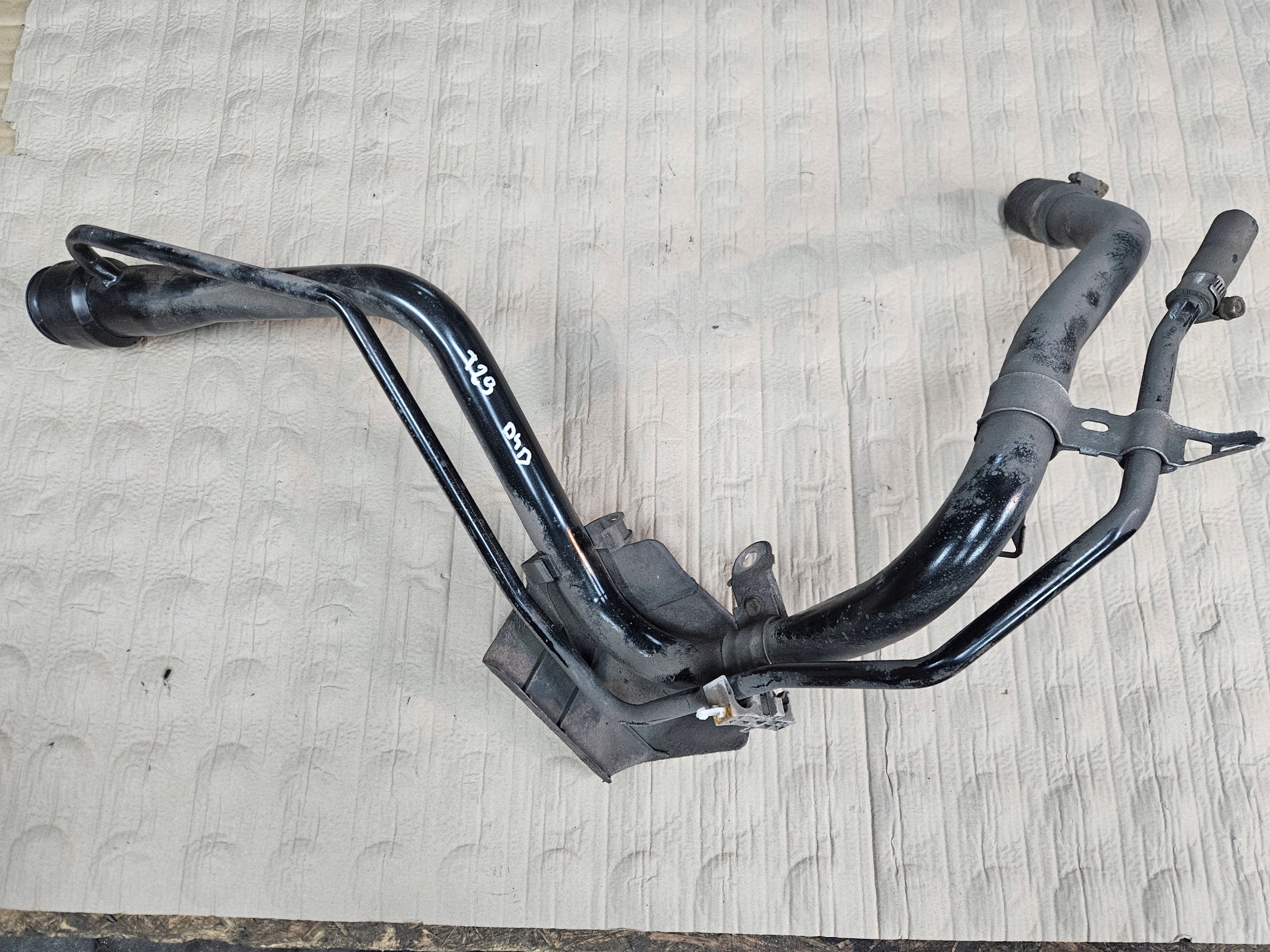 TOYOTA AVENSIS T29 15-18 1.6 D4D RURA WLEWU PALIWA