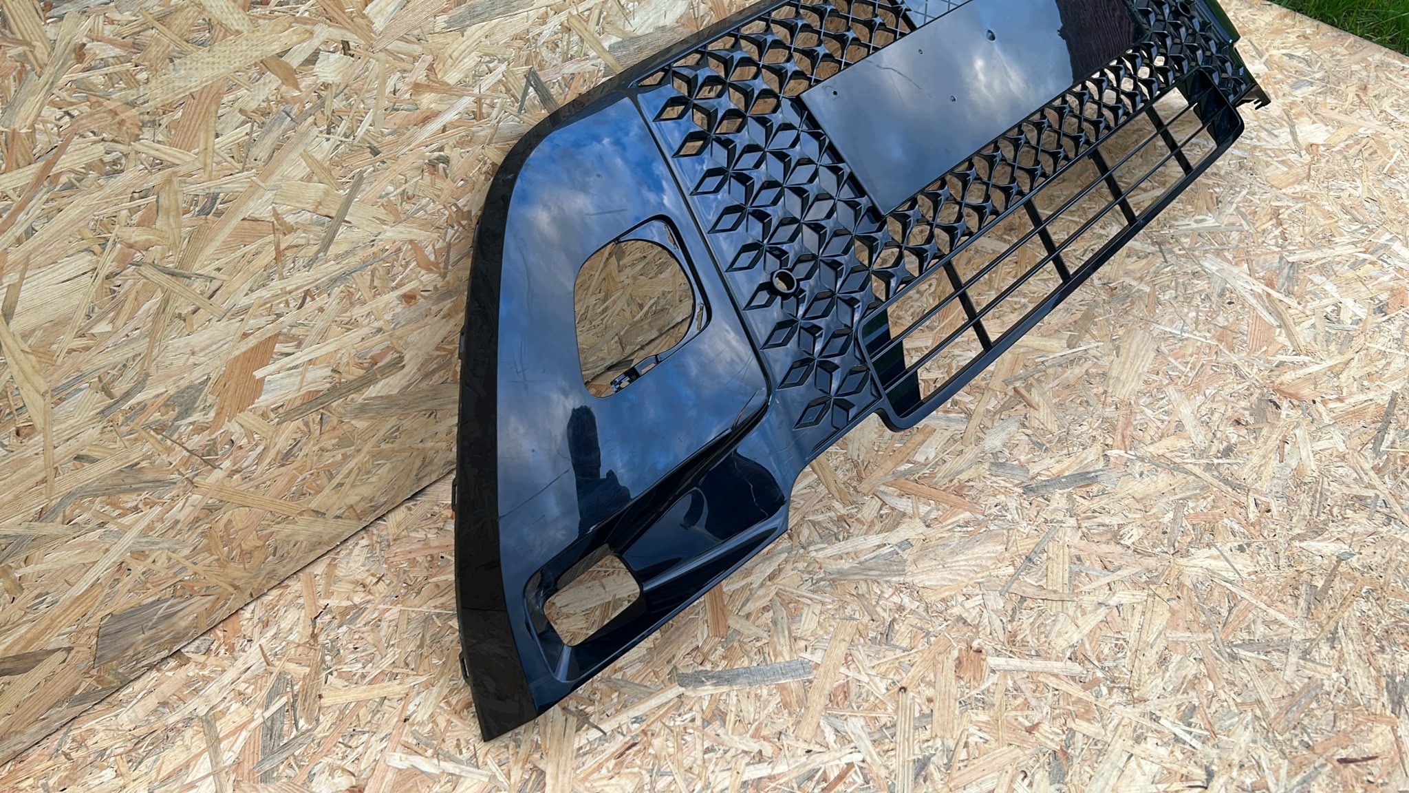 grid central of a bumper front front TOYOTA AYGO X 25